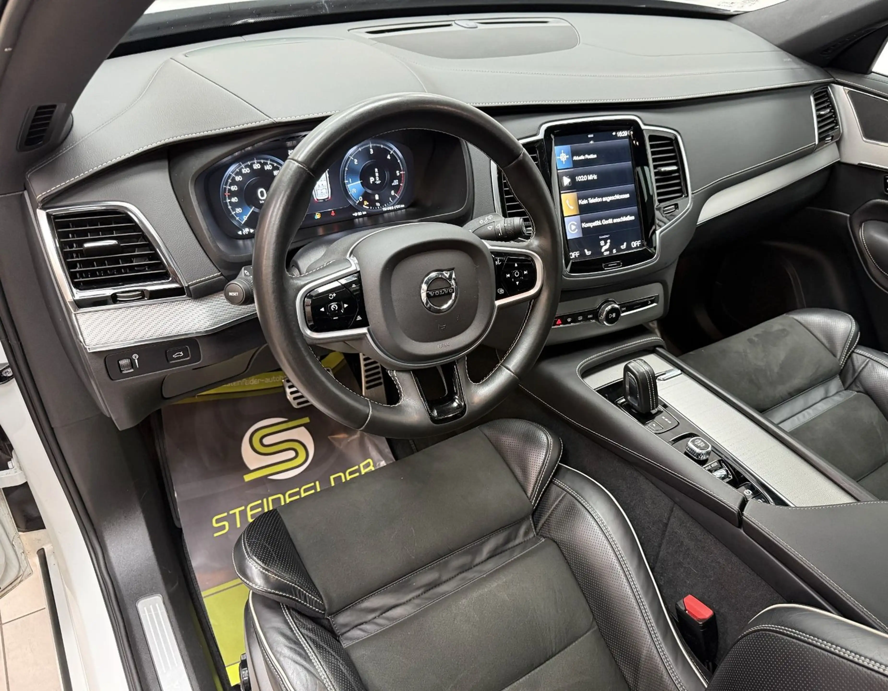 Volvo XC90 B5 R Design AWD / 7 SITZE / PANORAMA / 360° — photo 9