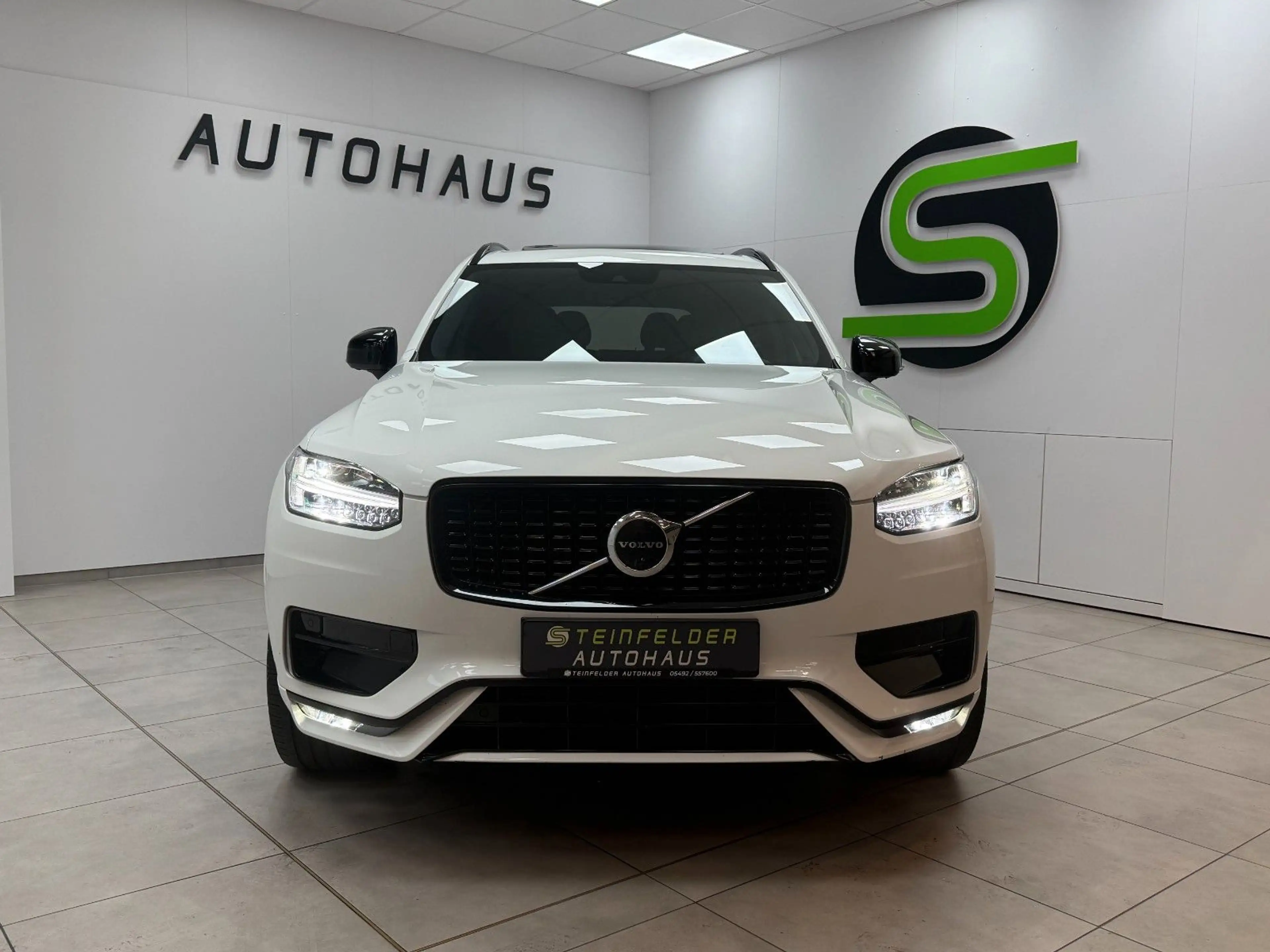Volvo XC90 B5 R Design AWD / 7 SITZE / PANORAMA / 360° — photo 2