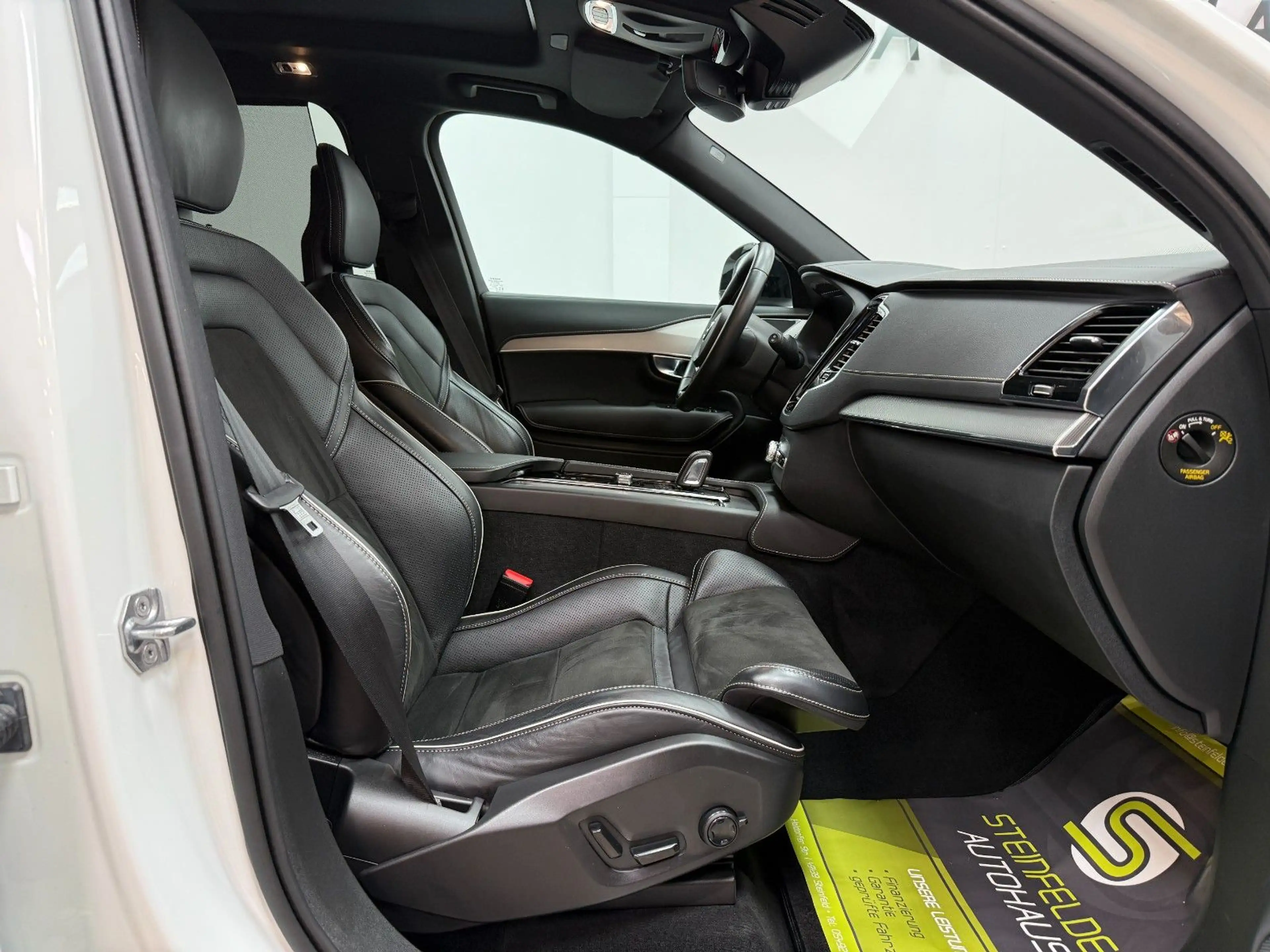 Volvo XC90 B5 R Design AWD / 7 SITZE / PANORAMA / 360° — photo 12