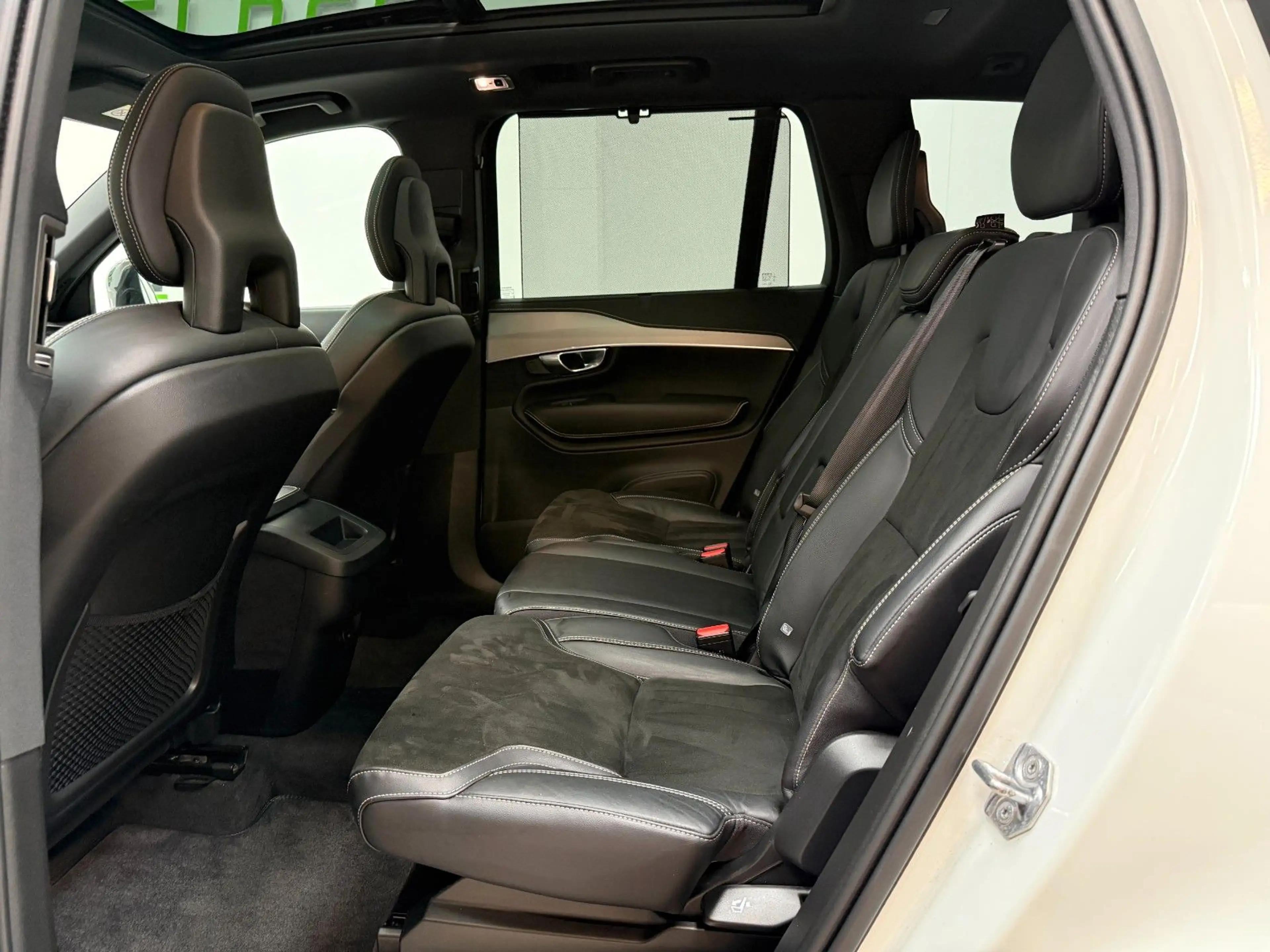 Volvo XC90 B5 R Design AWD / 7 SITZE / PANORAMA / 360° — photo 13