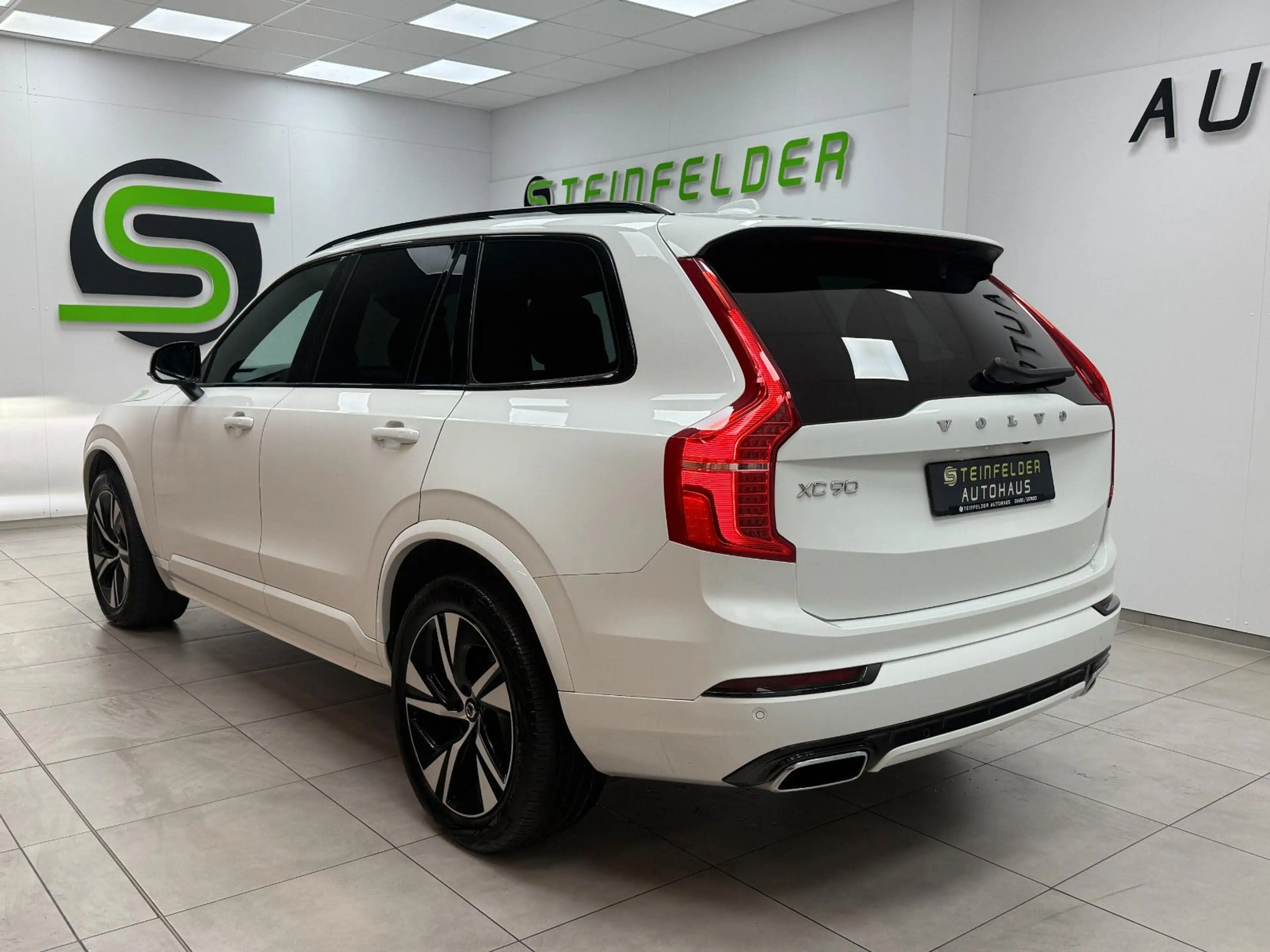 Volvo XC90 B5 R Design AWD / 7 SITZE / PANORAMA / 360° — photo 5