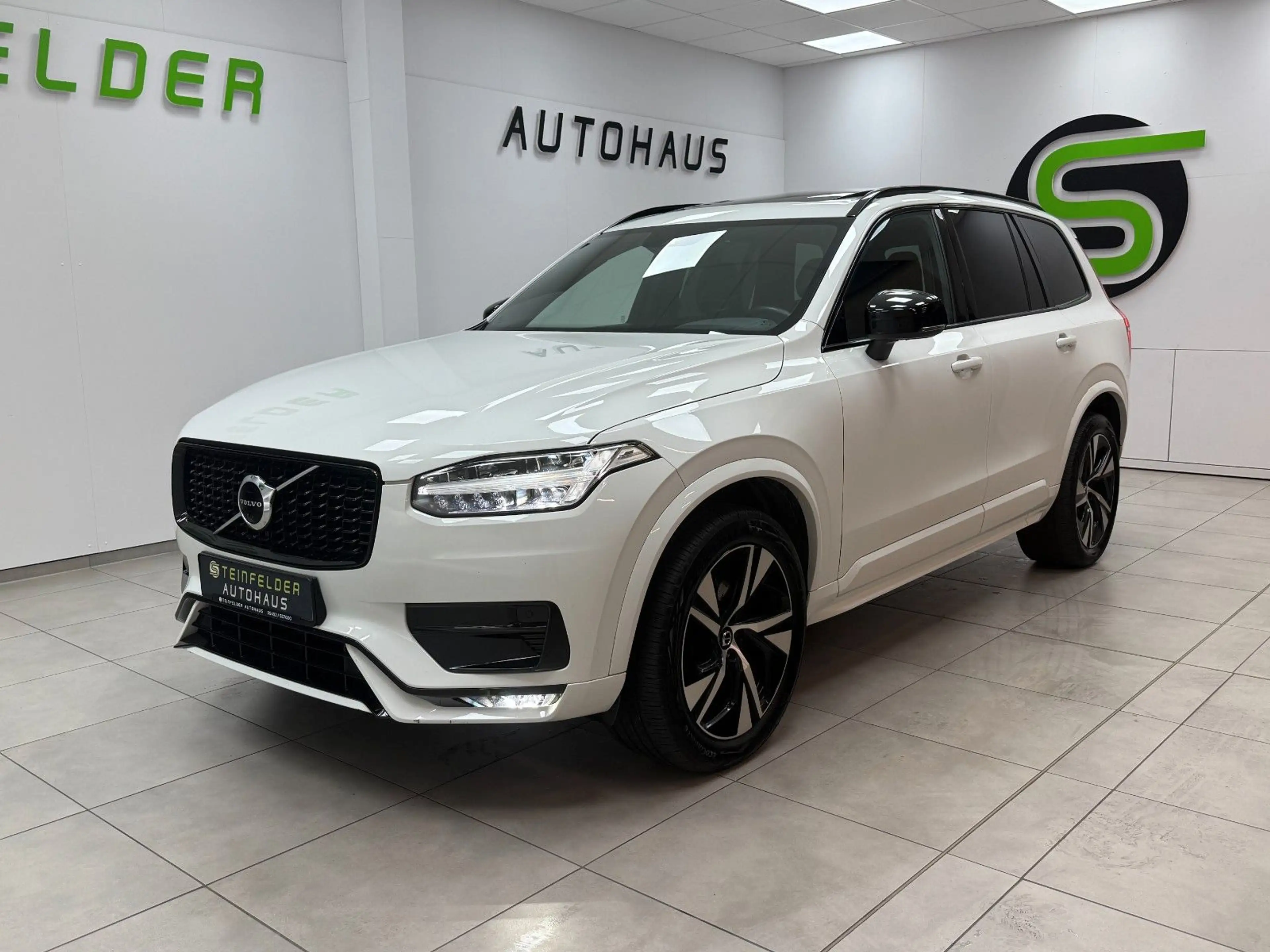 Volvo XC90 B5 R Design AWD / 7 SITZE / PANORAMA / 360° — photo 3