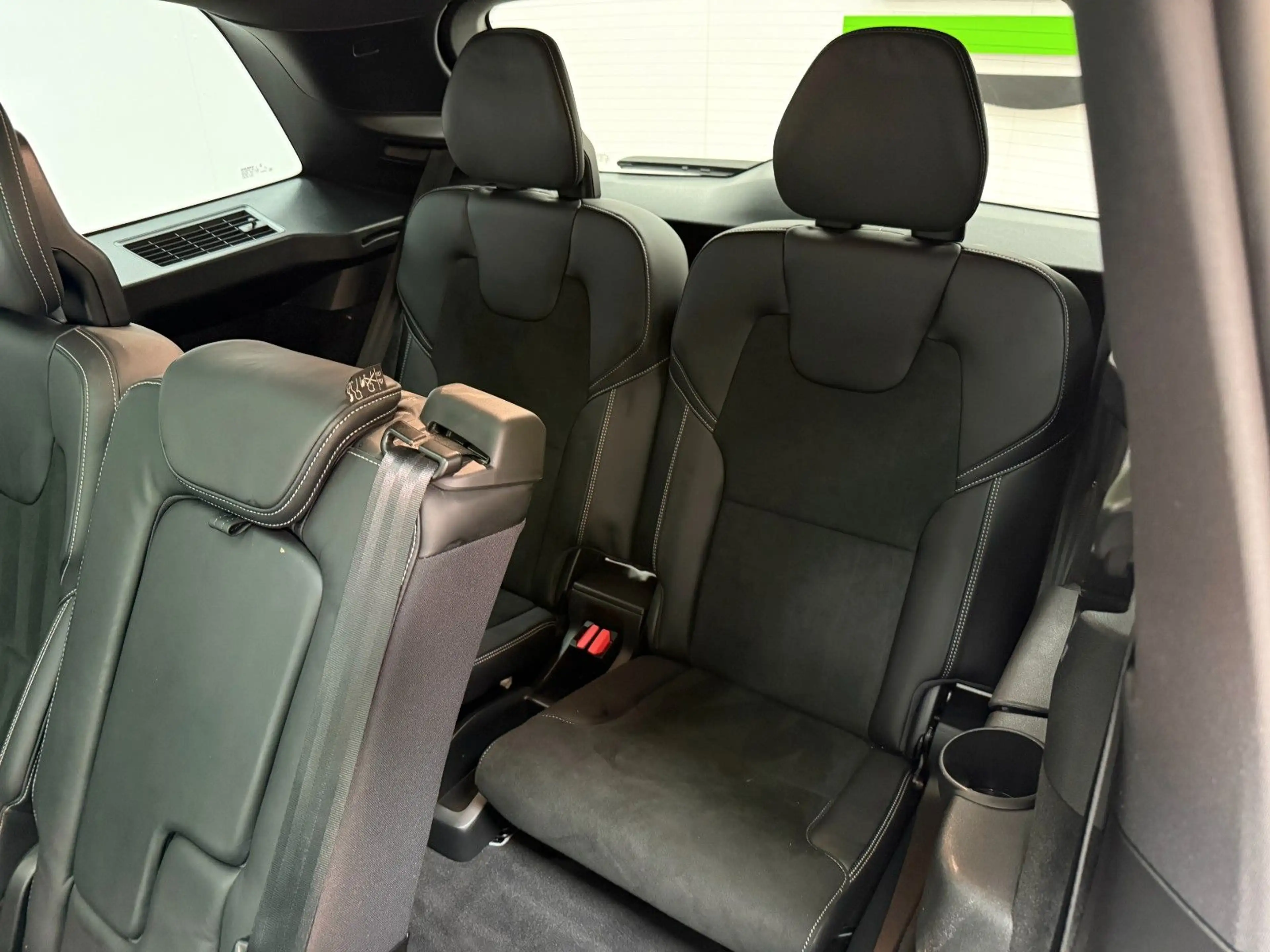 Volvo XC90 B5 R Design AWD / 7 SITZE / PANORAMA / 360° — photo 15