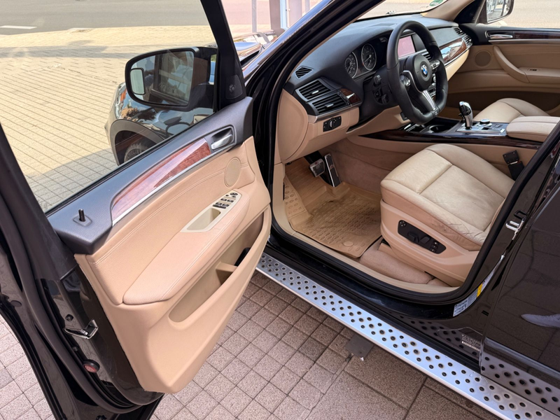 BMW X5 3.0si, PANORAMA,LEDER,AUTOMATIK,TüV 02.2028 — photo 13