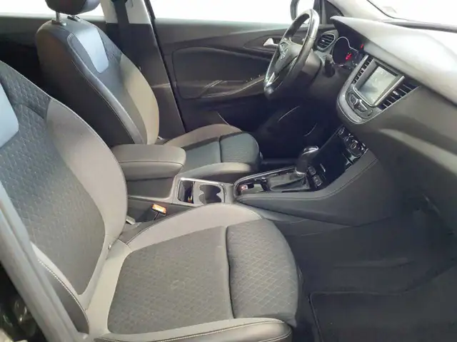 Opel Grandland X view 8