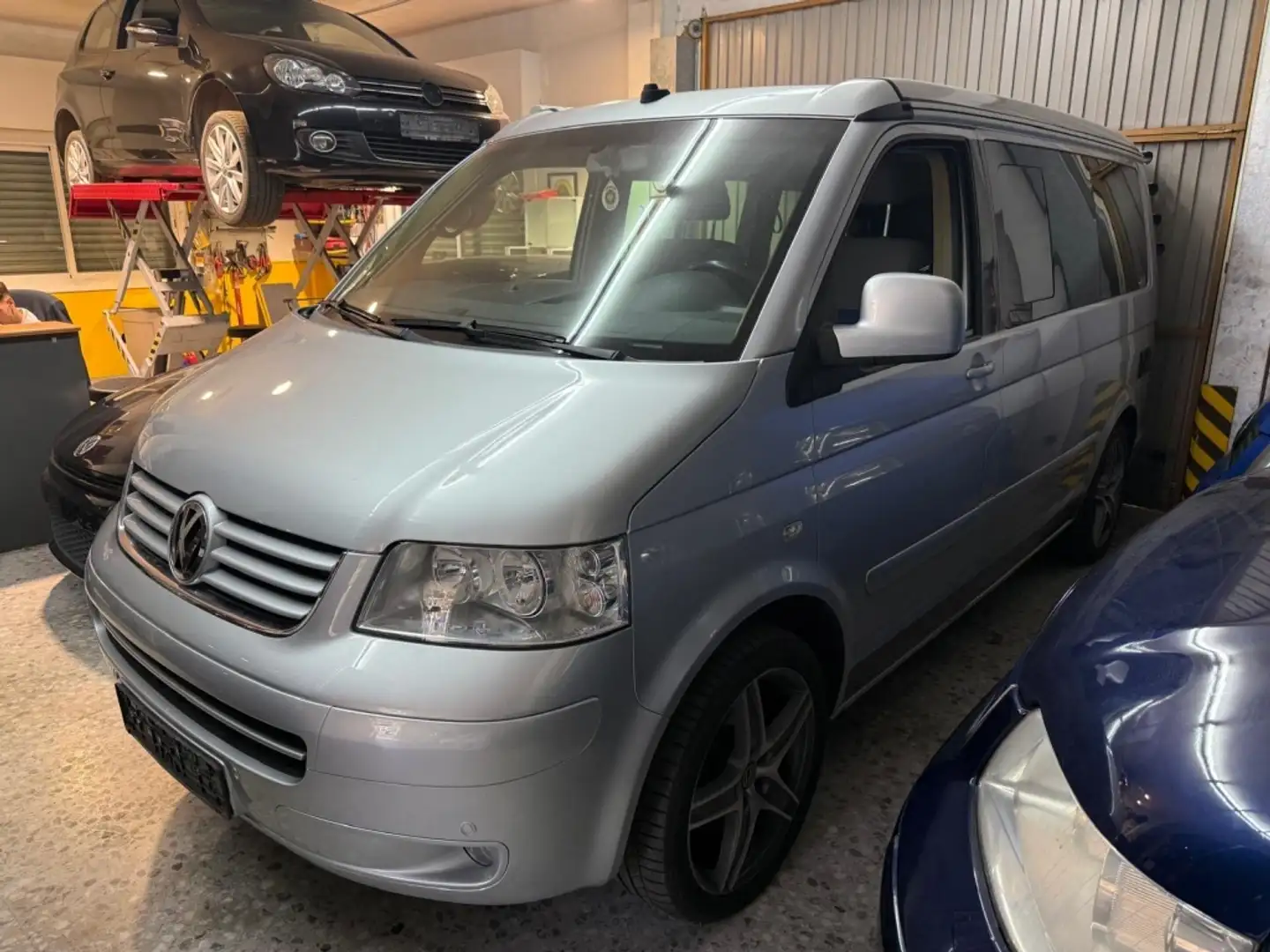 Volkswagen California Comercial 2.5TDI Confortline Gris - 2