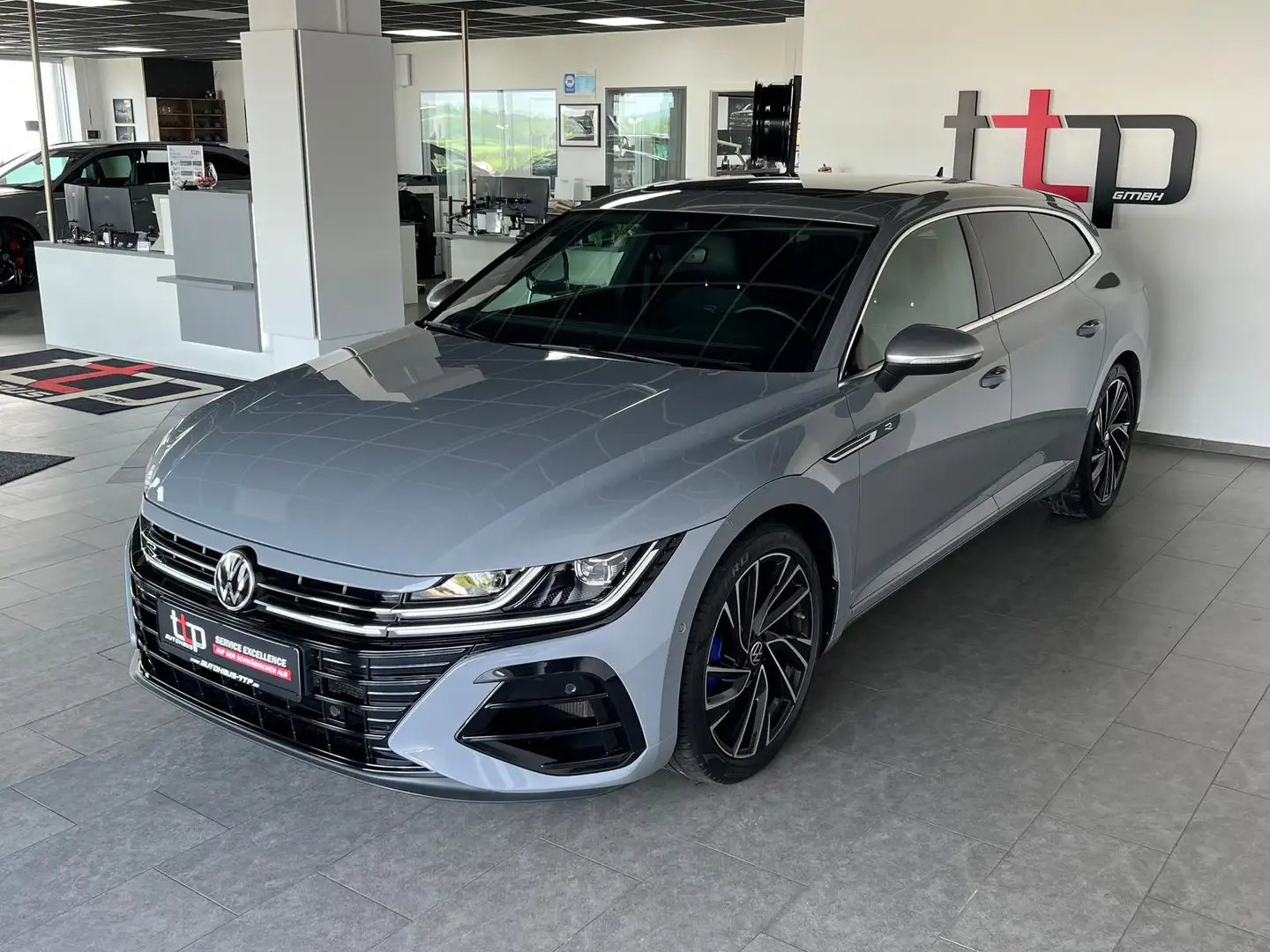 Volkswagen Arteon R SB Pano AHK 360° Matrix Keyless Šedá - 2
