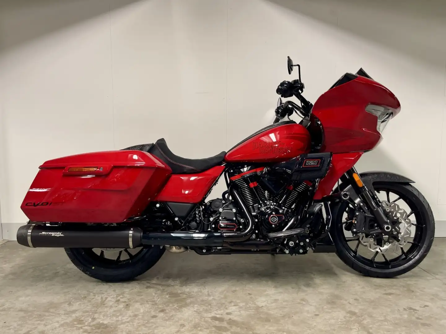 Harley-Davidson Road Glide TOURING FLTRXSTSE CVO ST Rouge - 1