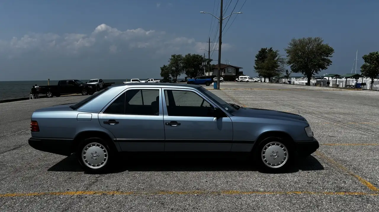 Mercedes-Benz 300 снимка Mercedes-Benz 300