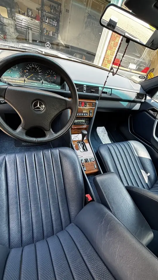 Mercedes-Benz 300 снимка Mercedes-Benz 300
