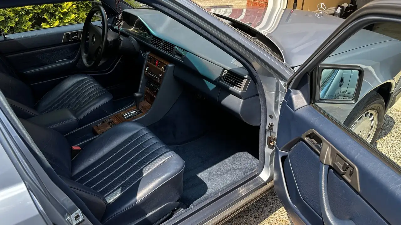 Mercedes-Benz 300 снимка Mercedes-Benz 300