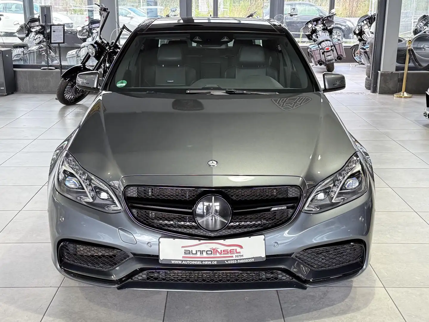 Mercedes-Benz E 63 AMG E63 AMG Lim SpeedShift KeylessGo Pano ACC Kamera Grau - 2
