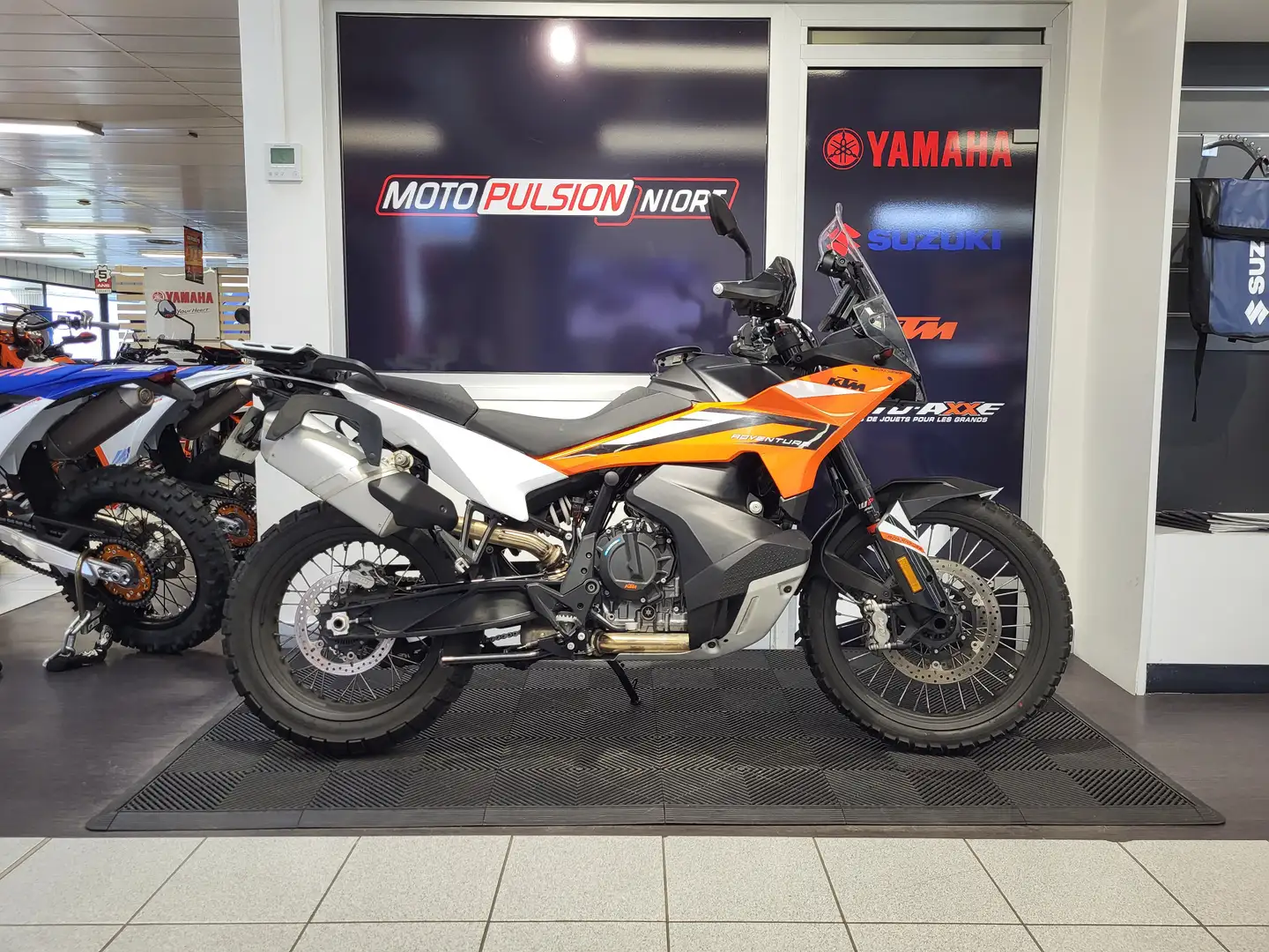 KTM 890 Adventure Orange - 2