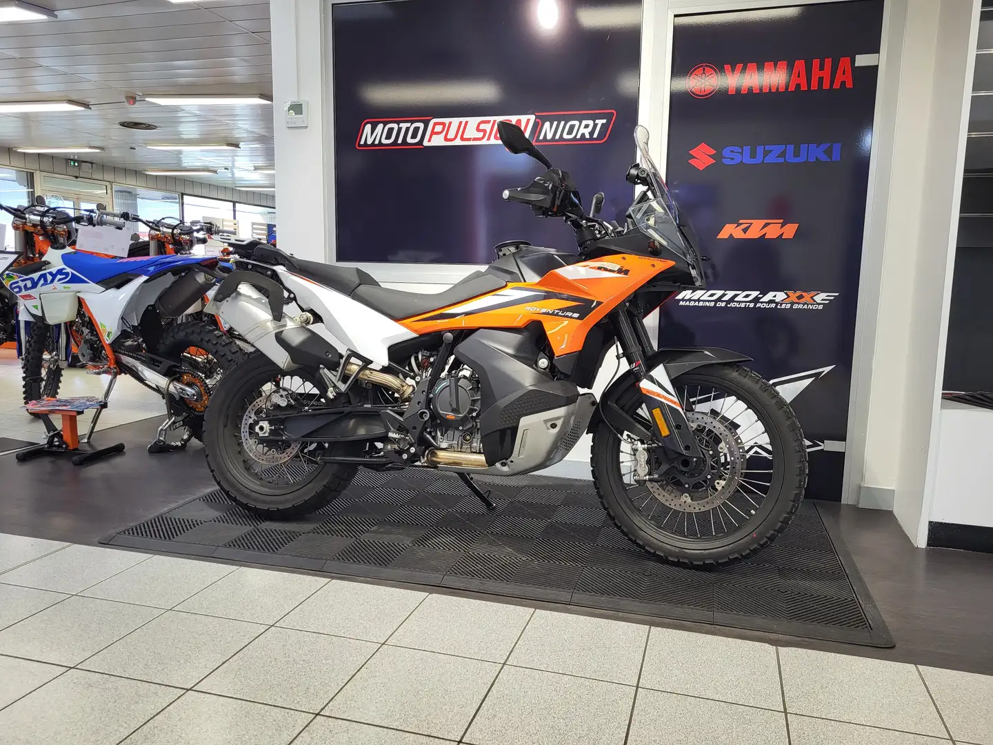 KTM 890 Adventure Orange - 1