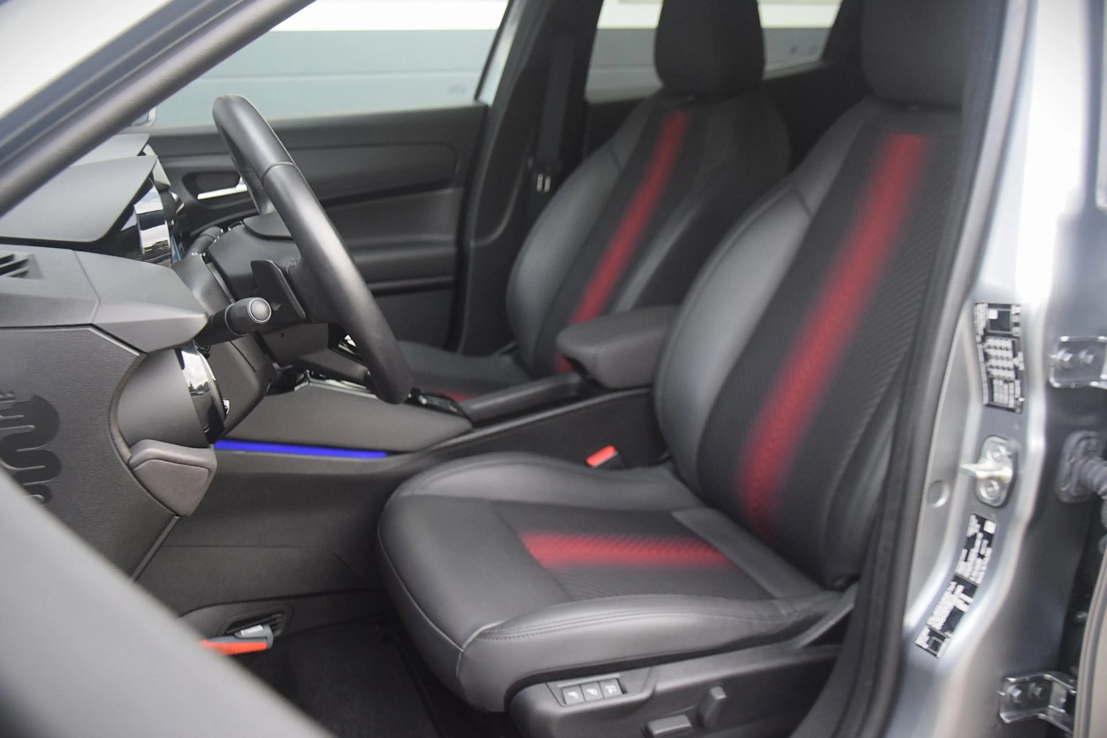 Alfa Romeo Junior 1.2 Turbo Hybrid Ibrida Speciale — photo 9