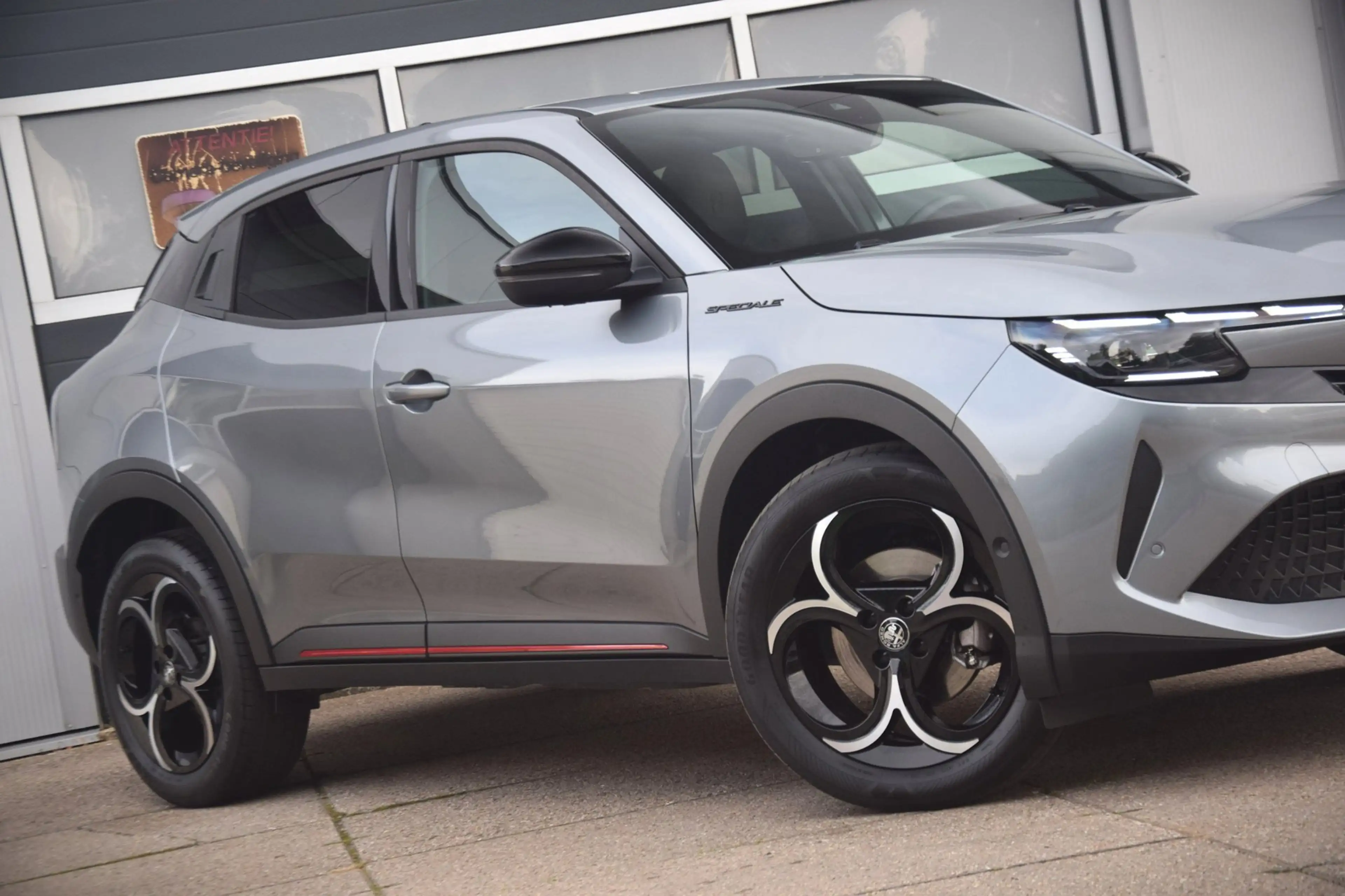 Alfa Romeo Junior 1.2 Turbo Hybrid Ibrida Speciale — photo 2