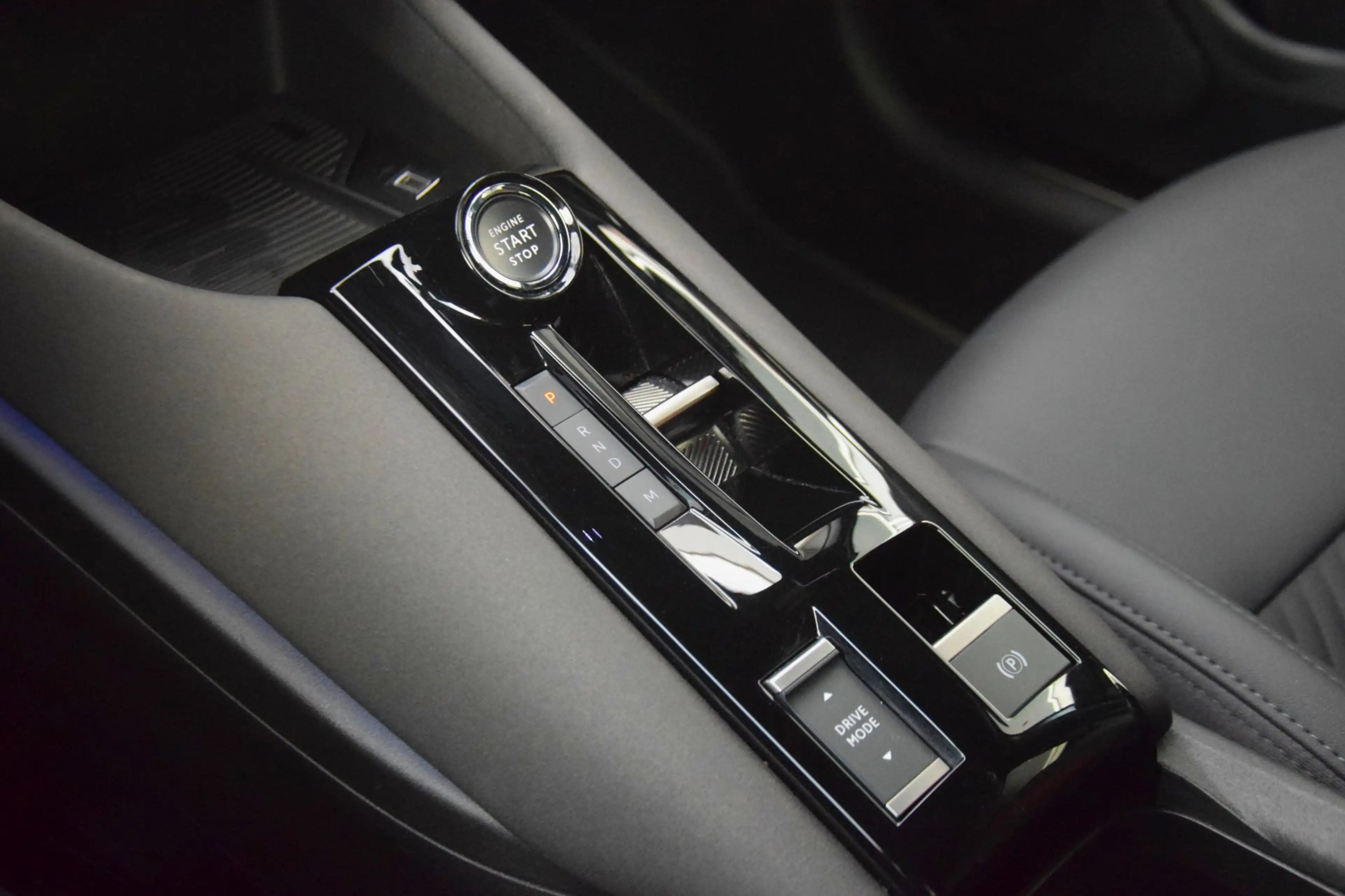 Alfa Romeo Junior 1.2 Turbo Hybrid Ibrida Speciale — photo 19