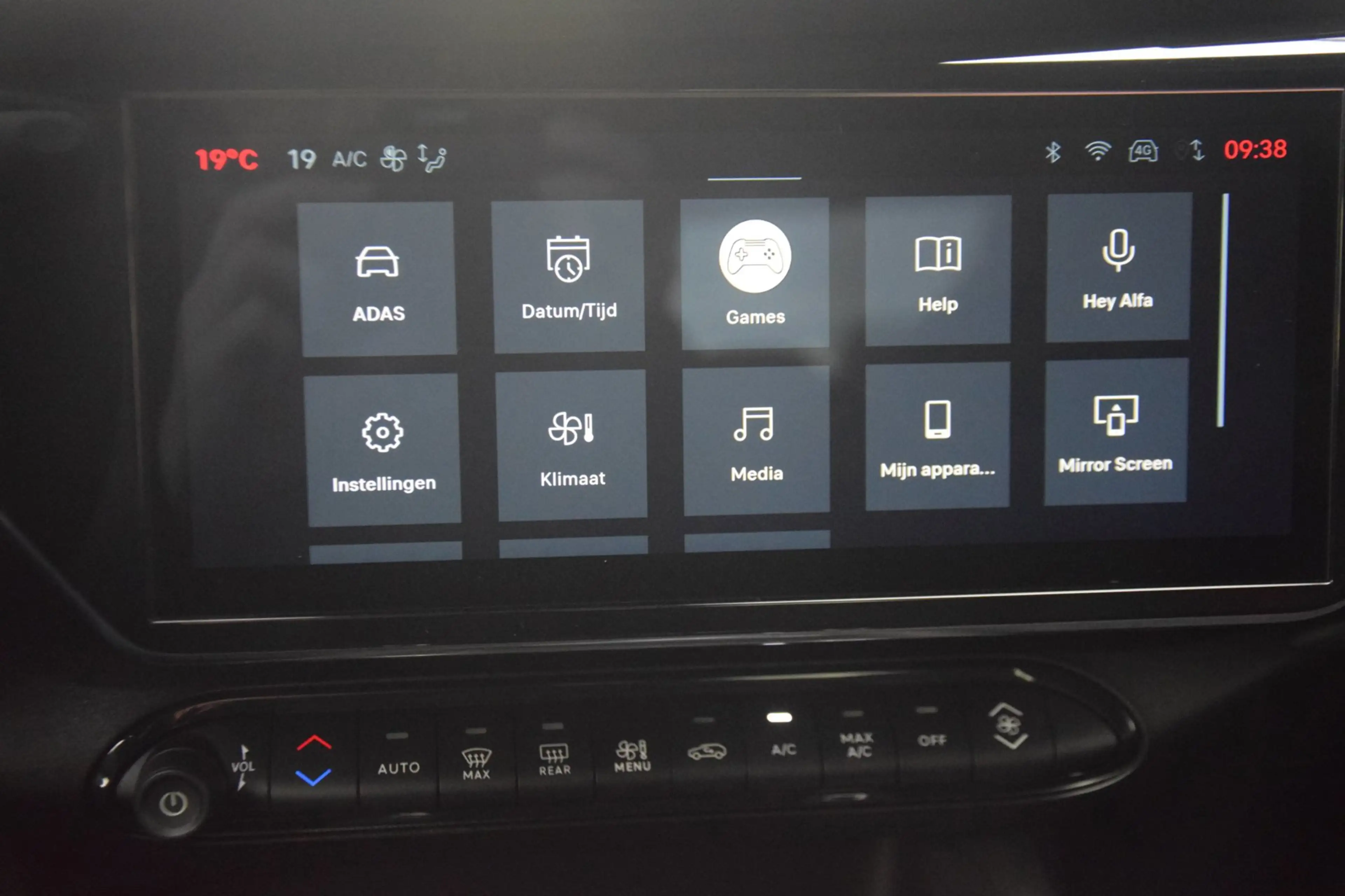 Alfa Romeo Junior 1.2 Turbo Hybrid Ibrida Speciale — photo 17
