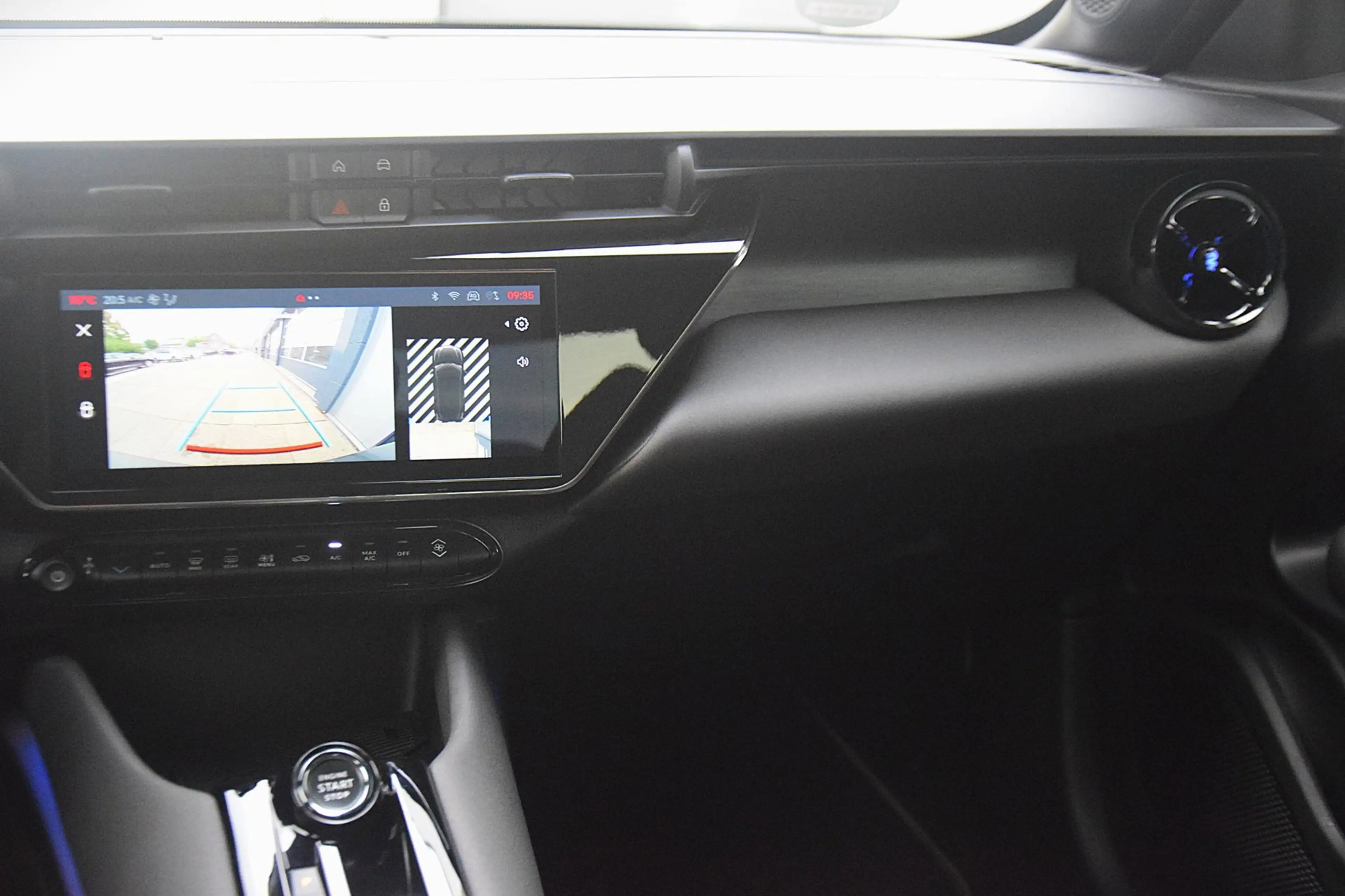 Alfa Romeo Junior 1.2 Turbo Hybrid Ibrida Speciale — photo 12