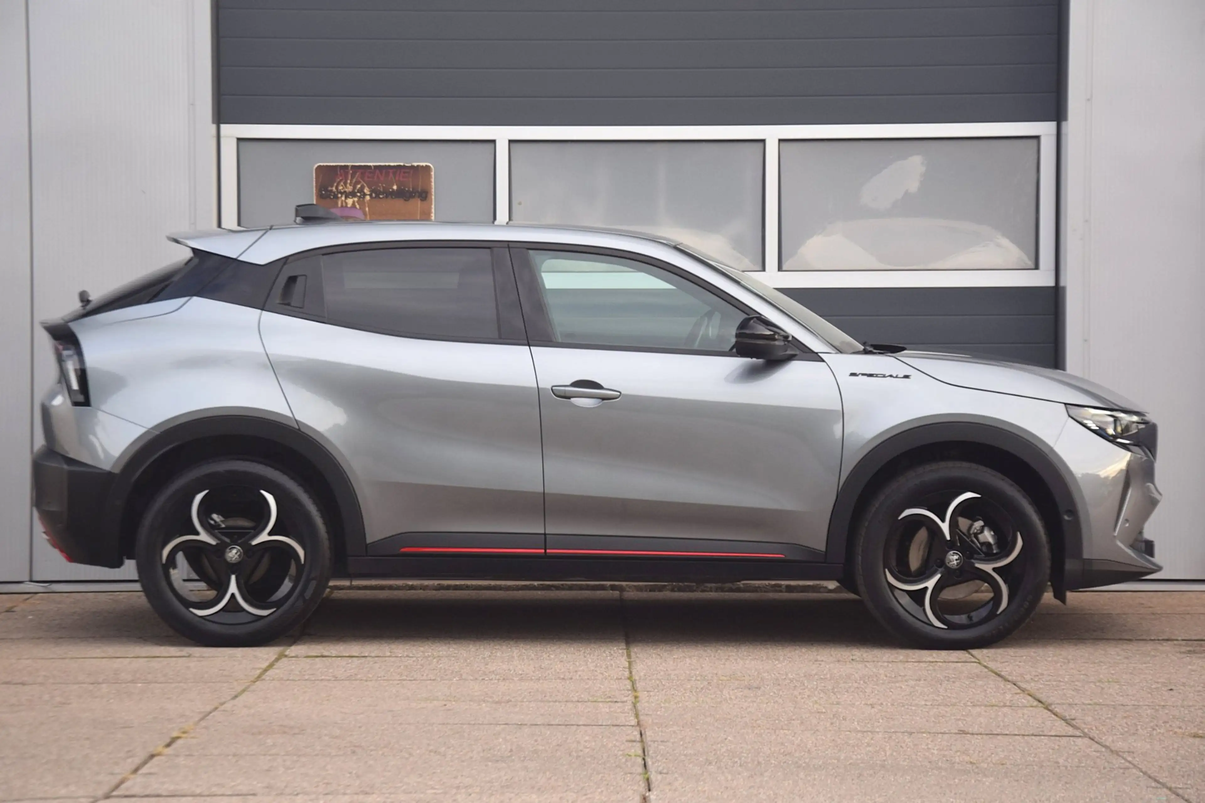 Alfa Romeo Junior 1.2 Turbo Hybrid Ibrida Speciale — photo 4