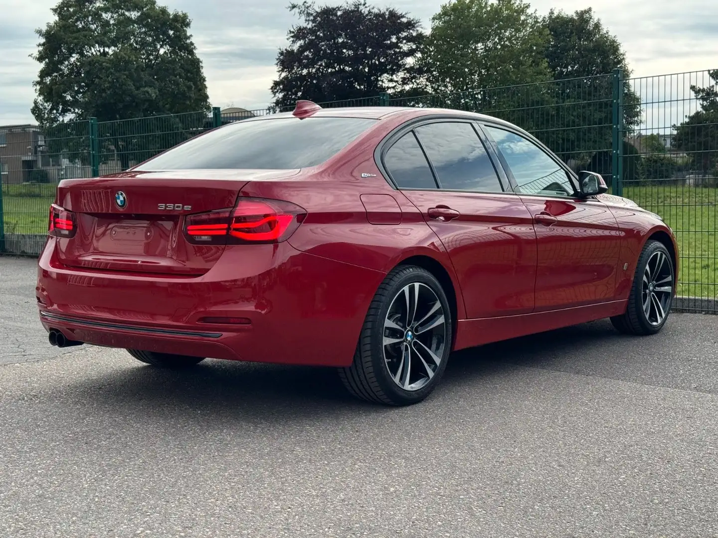 BMW 330 e Lim. iPerformance 1.Hand Harman/Kardon Rouge - 2