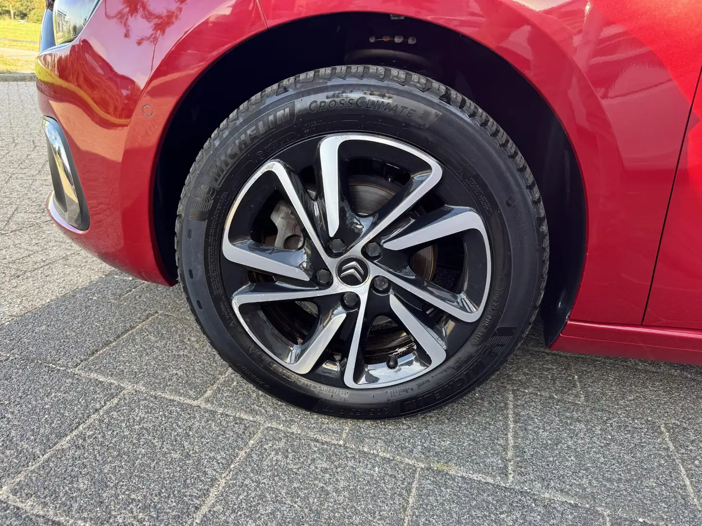 Citroen C4 Picasso 1.2 PureTech Shine Afneembare Trekhaak, Lichtmetal Rouge - 2