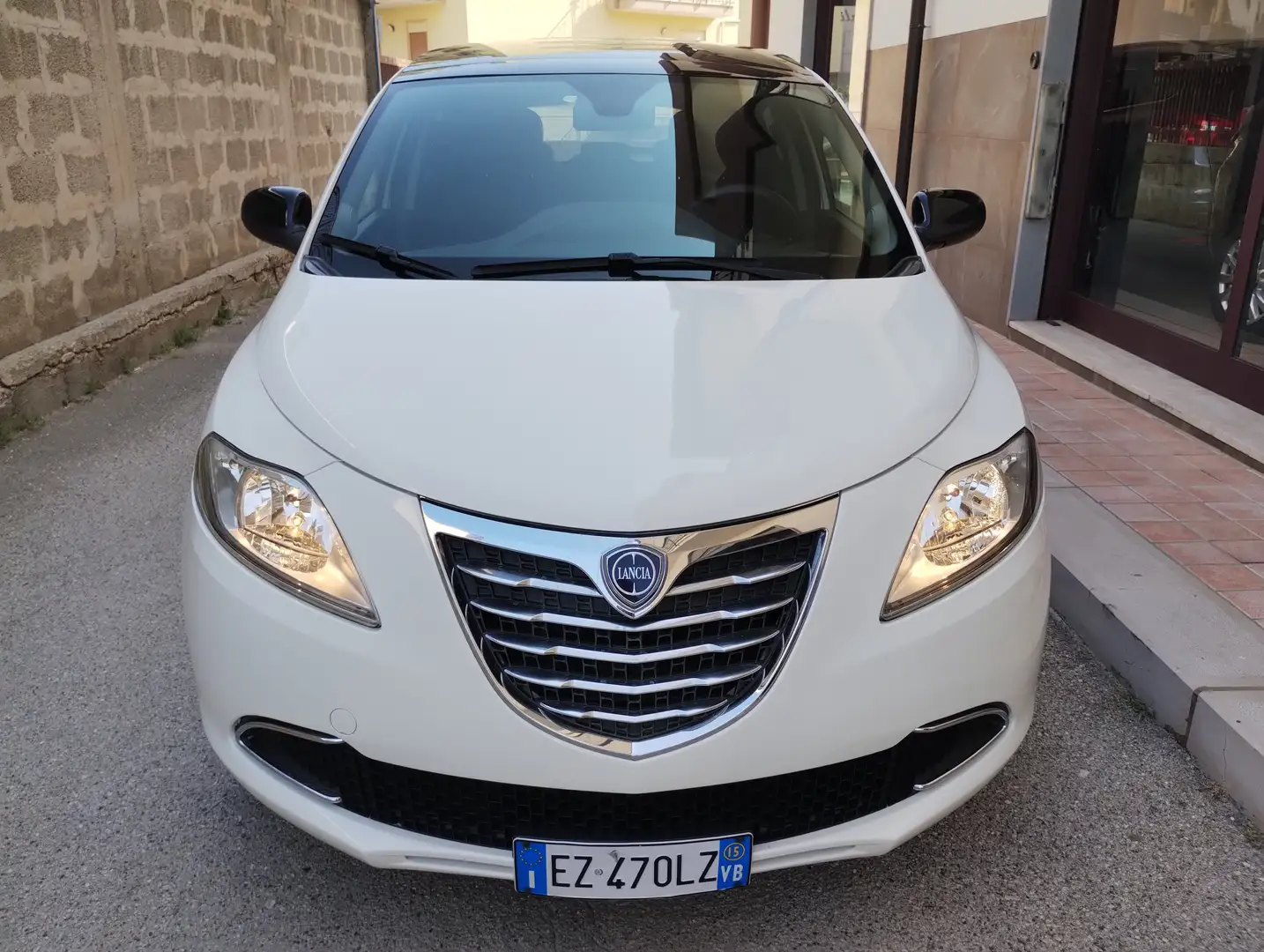 Lancia Ypsilon Ypsilon III 2011 1.2 8v Elle ecochic Gpl 69cv Biały - 2