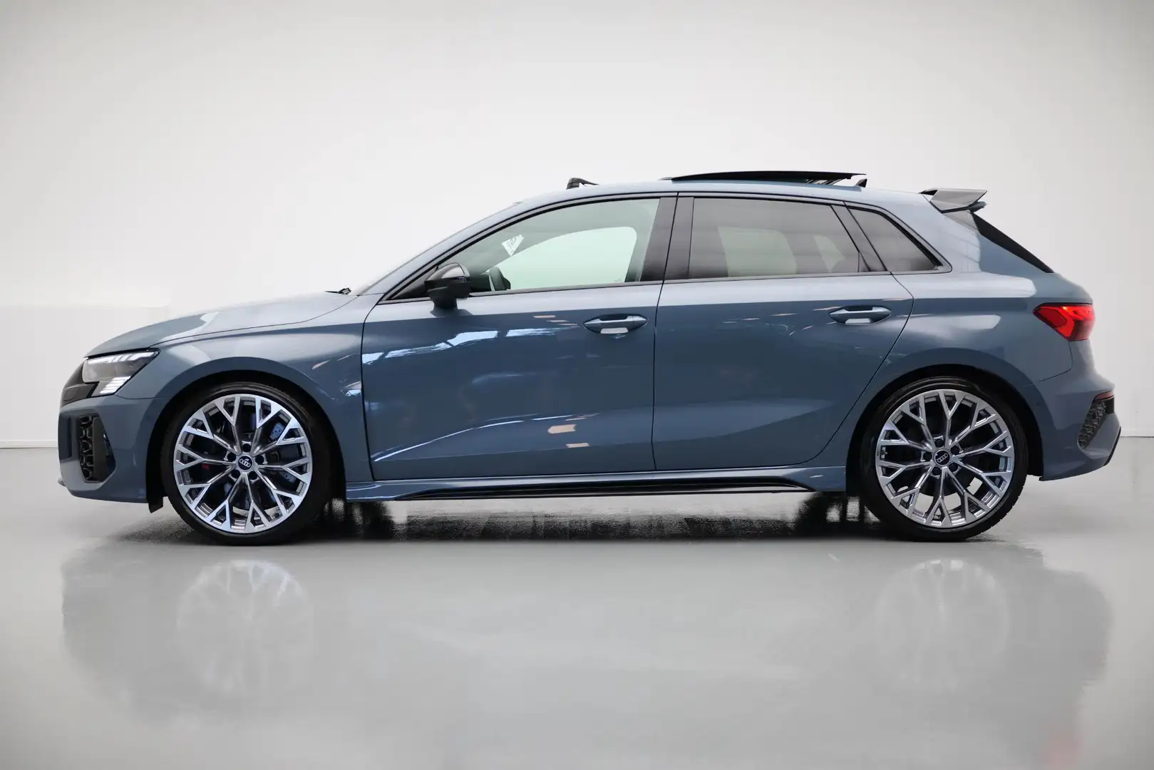 Audi RS3 Sportback 2.5 TFSI quattro |Pano|HUD|Adaptive|B&O| Grau - 2