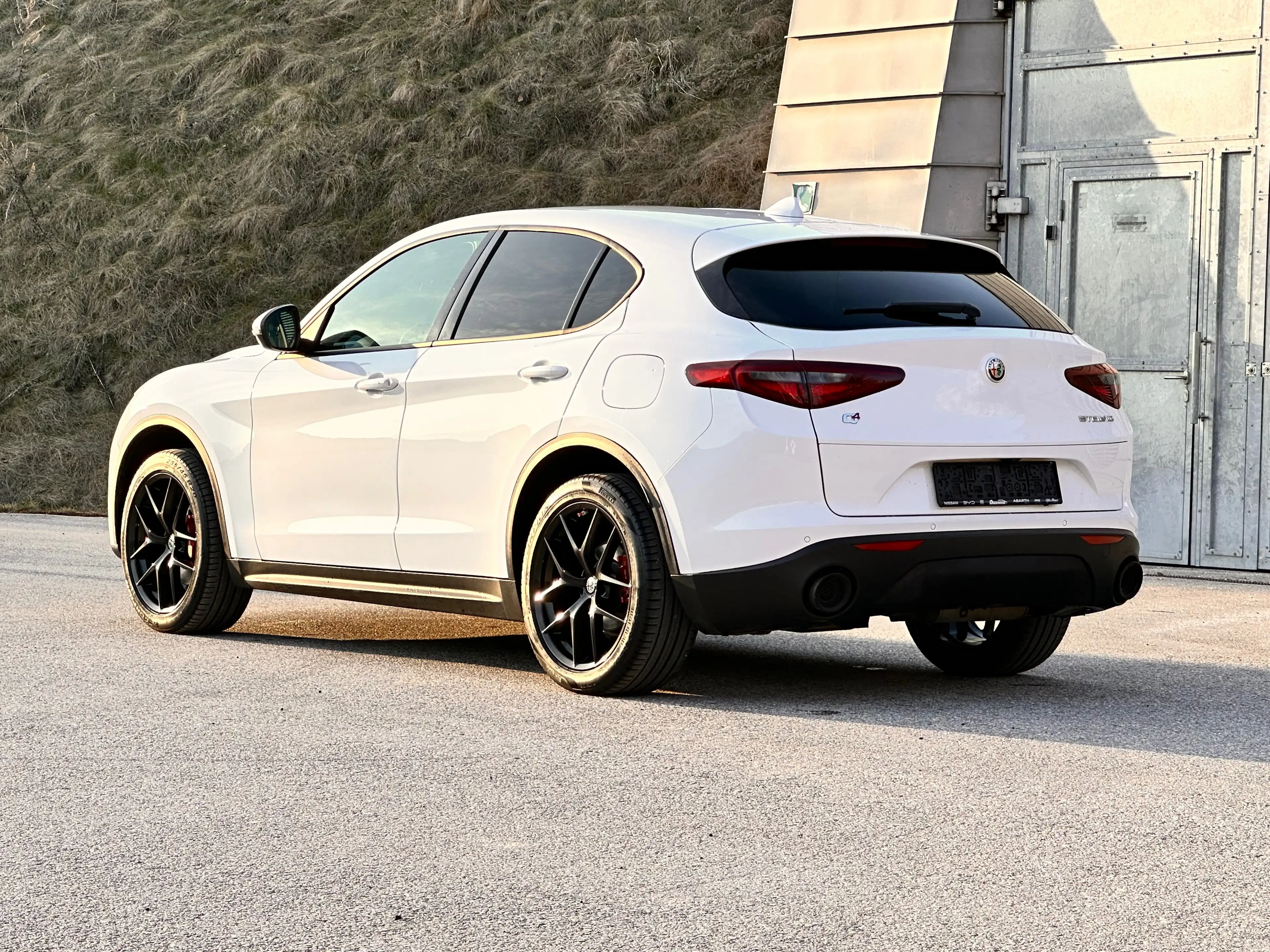Alfa Romeo Stelvio 2.2 JTDM Super Q4 / AHK 2.3t / Diesel / Leder — photo 14