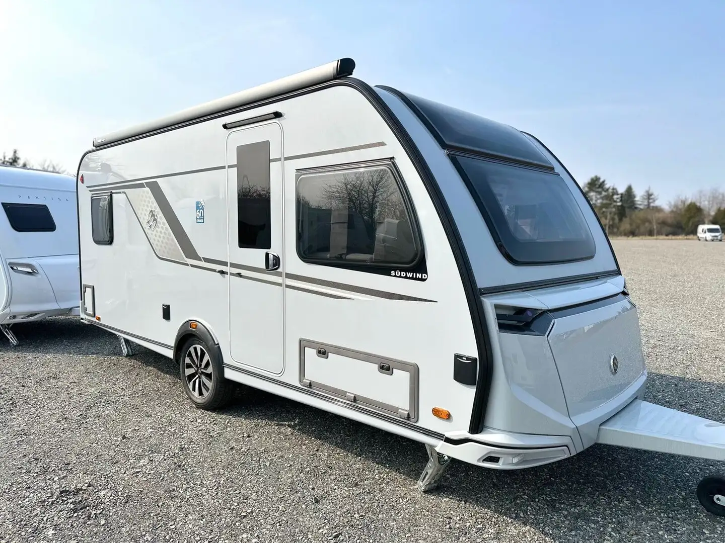 Knaus Südwind 60 YEARS 500 UF Winterpaket + Markise Gris - 1