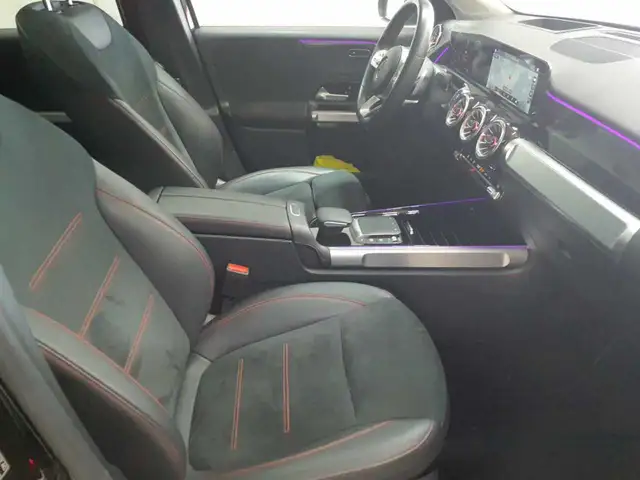Mercedes-Benz 220 view 11