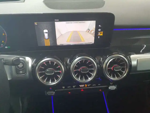 Mercedes-Benz 220 view 13