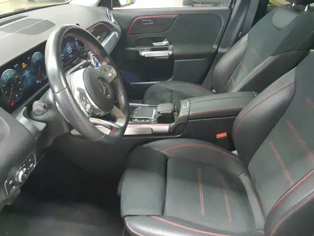 Mercedes-Benz 220 view 3