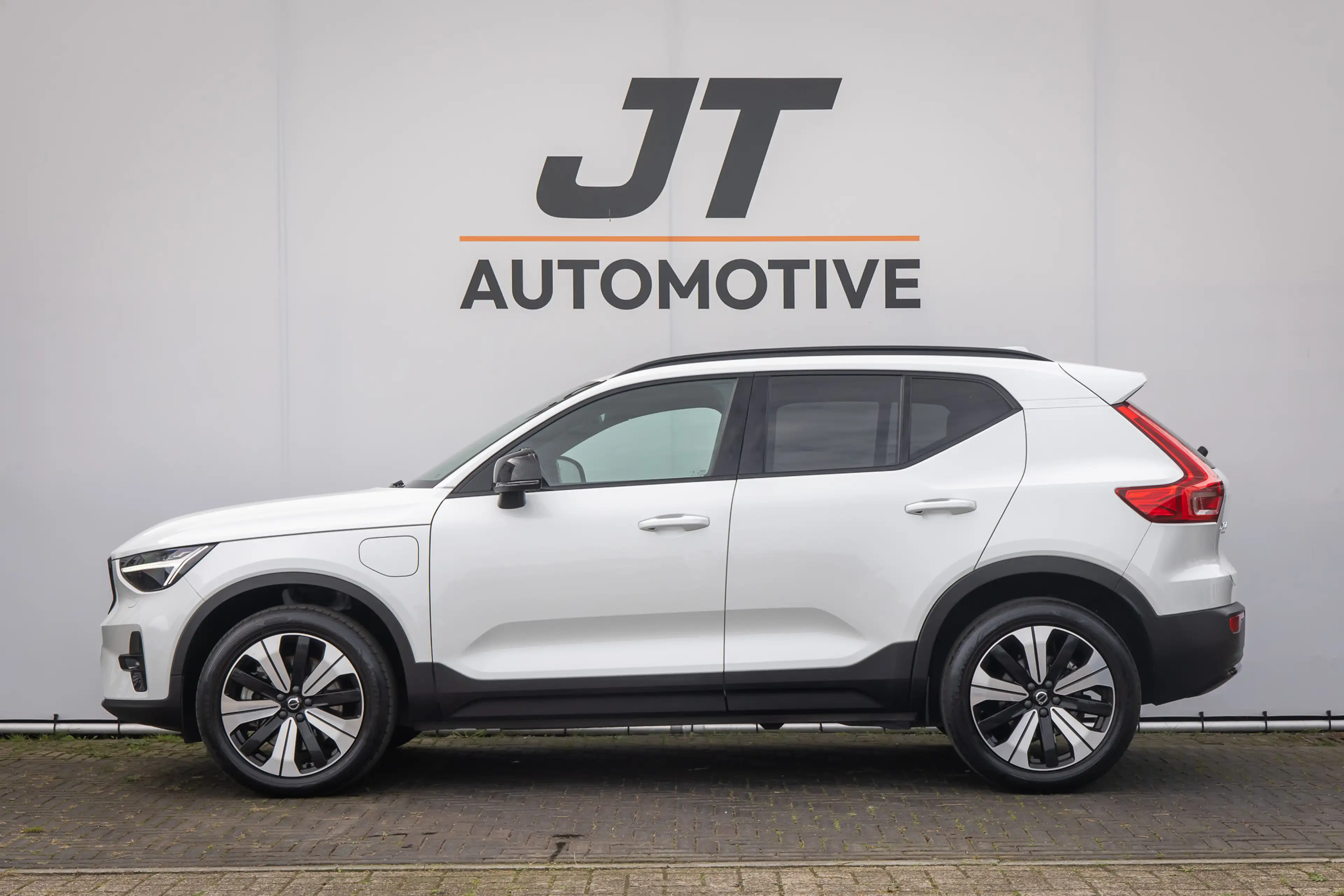 Volvo XC40 1.5 T4 Plus Dark plug in Stoelverwarming | stuurve — photo 2