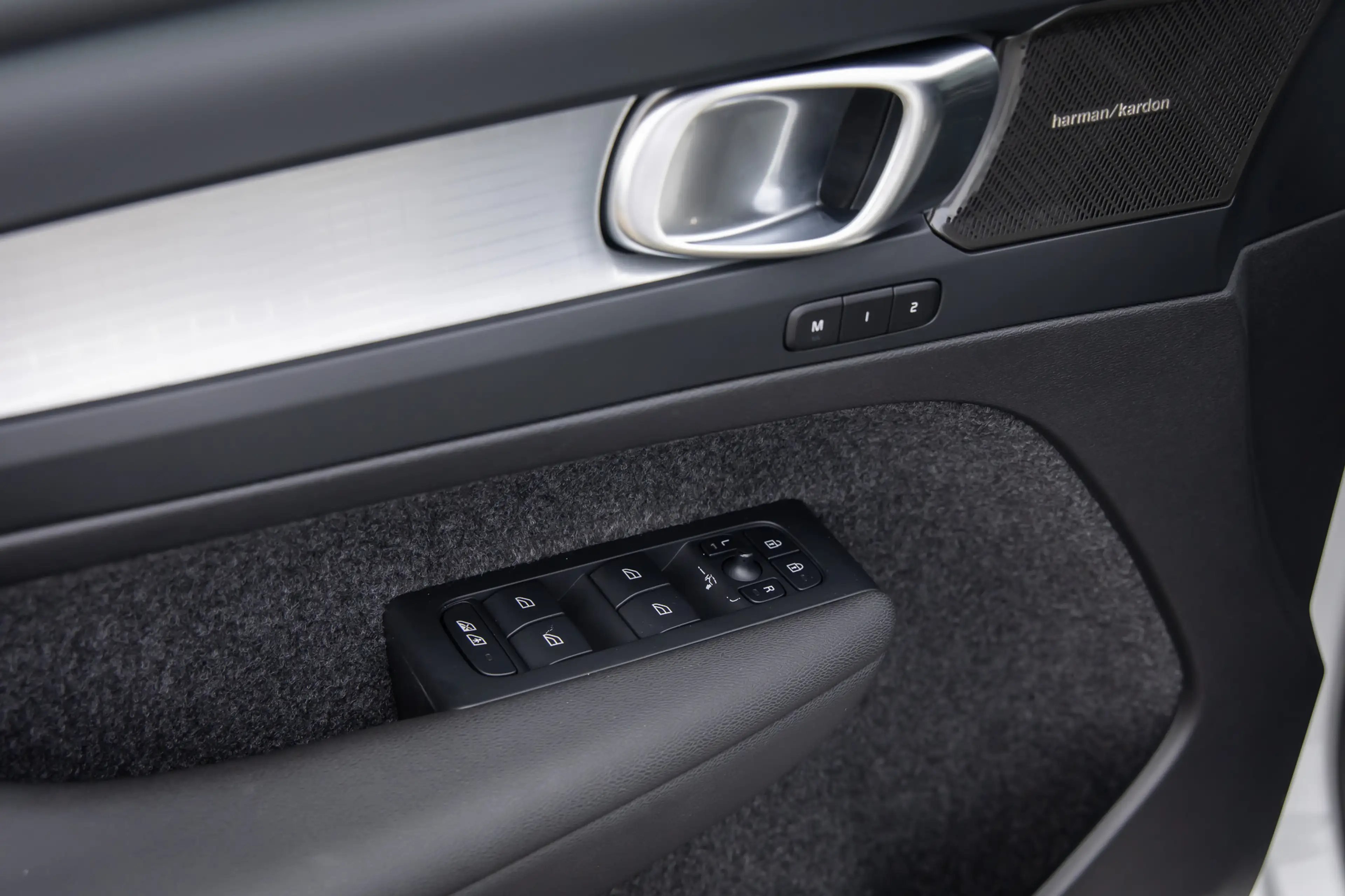 Volvo XC40 1.5 T4 Plus Dark plug in Stoelverwarming | stuurve — photo 12