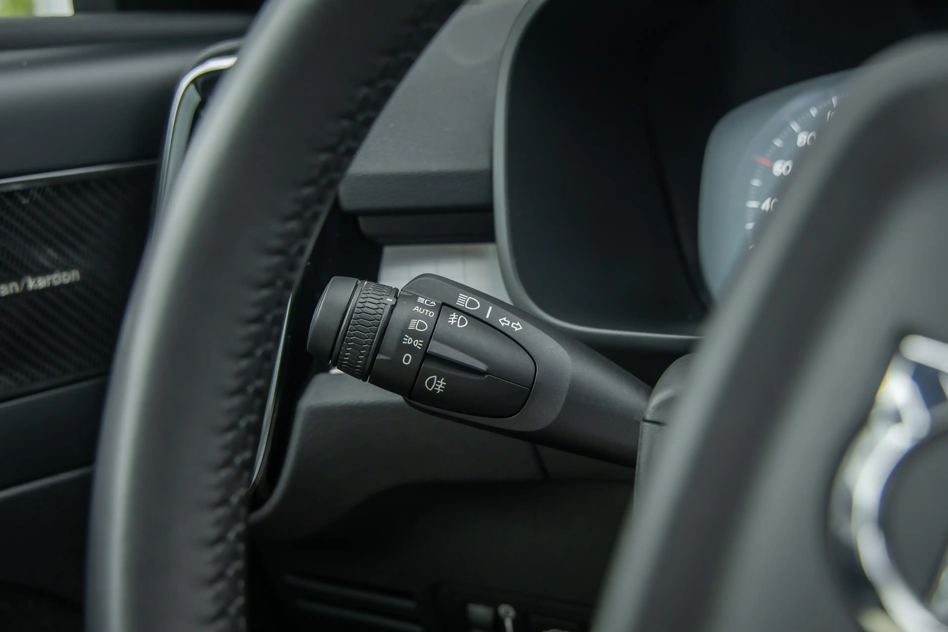 Volvo XC40 1.5 T4 Plus Dark plug in Stoelverwarming | stuurve — photo 14