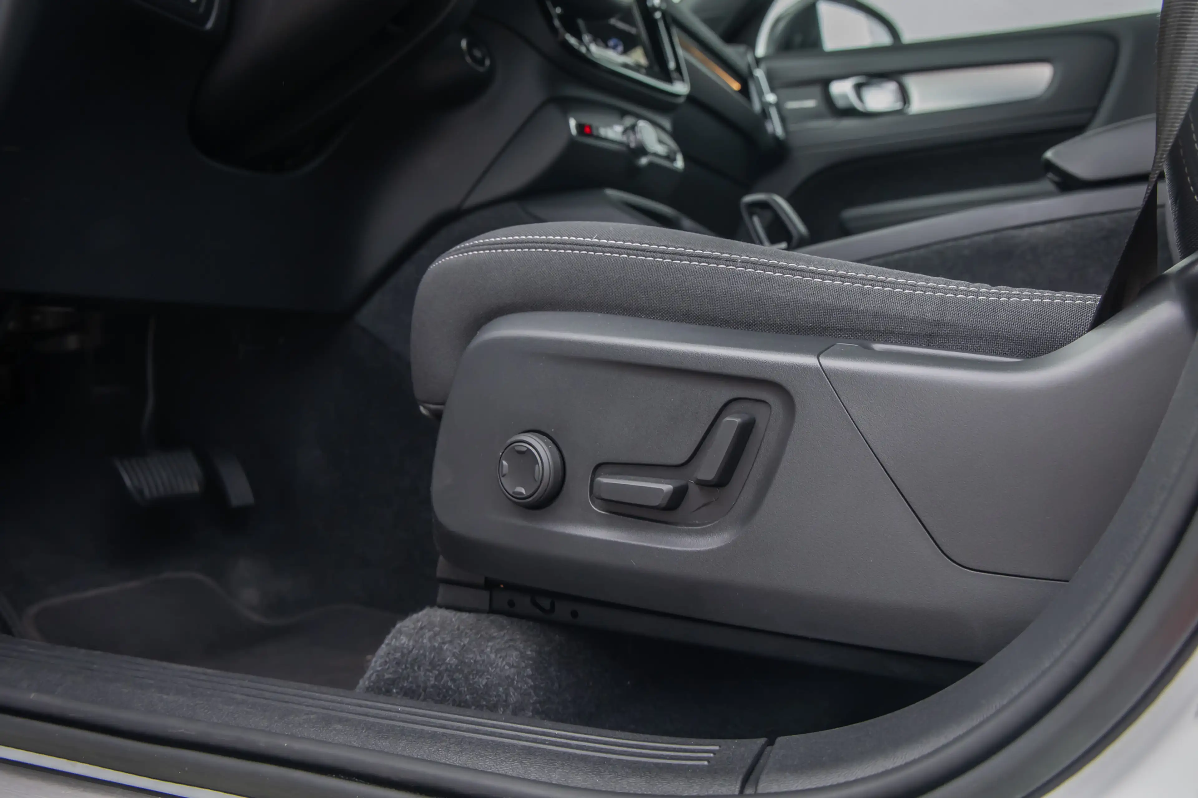 Volvo XC40 1.5 T4 Plus Dark plug in Stoelverwarming | stuurve — photo 11