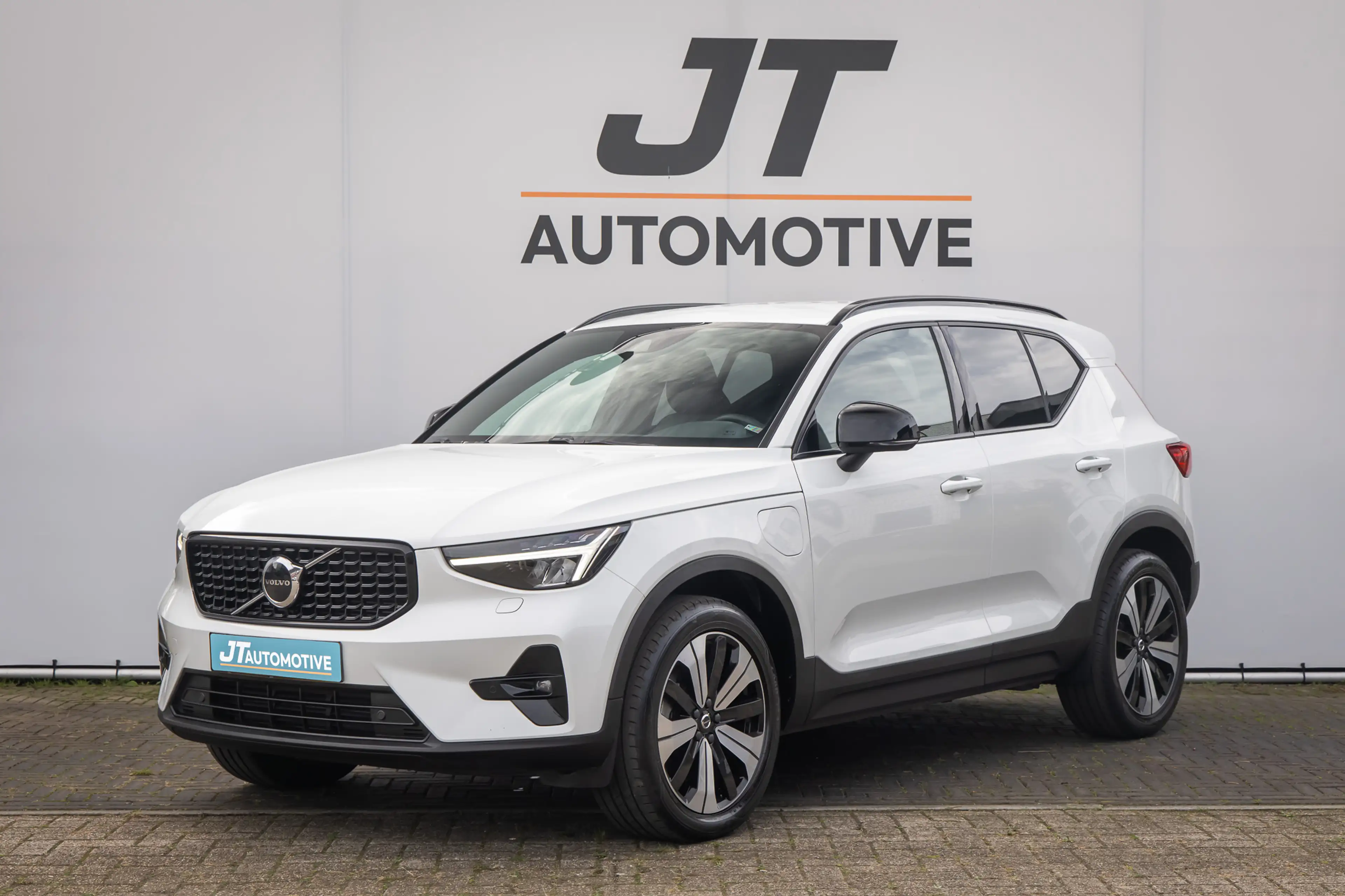 Volvo XC40 1.5 T4 Plus Dark plug in Stoelverwarming | stuurve