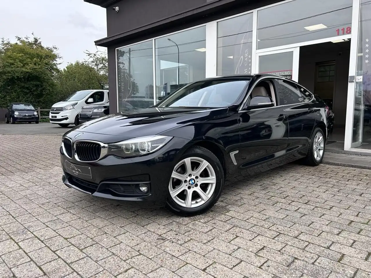 BMW 318 Berline in Zwart tweedehands in Kuurne voor € 13.950,-