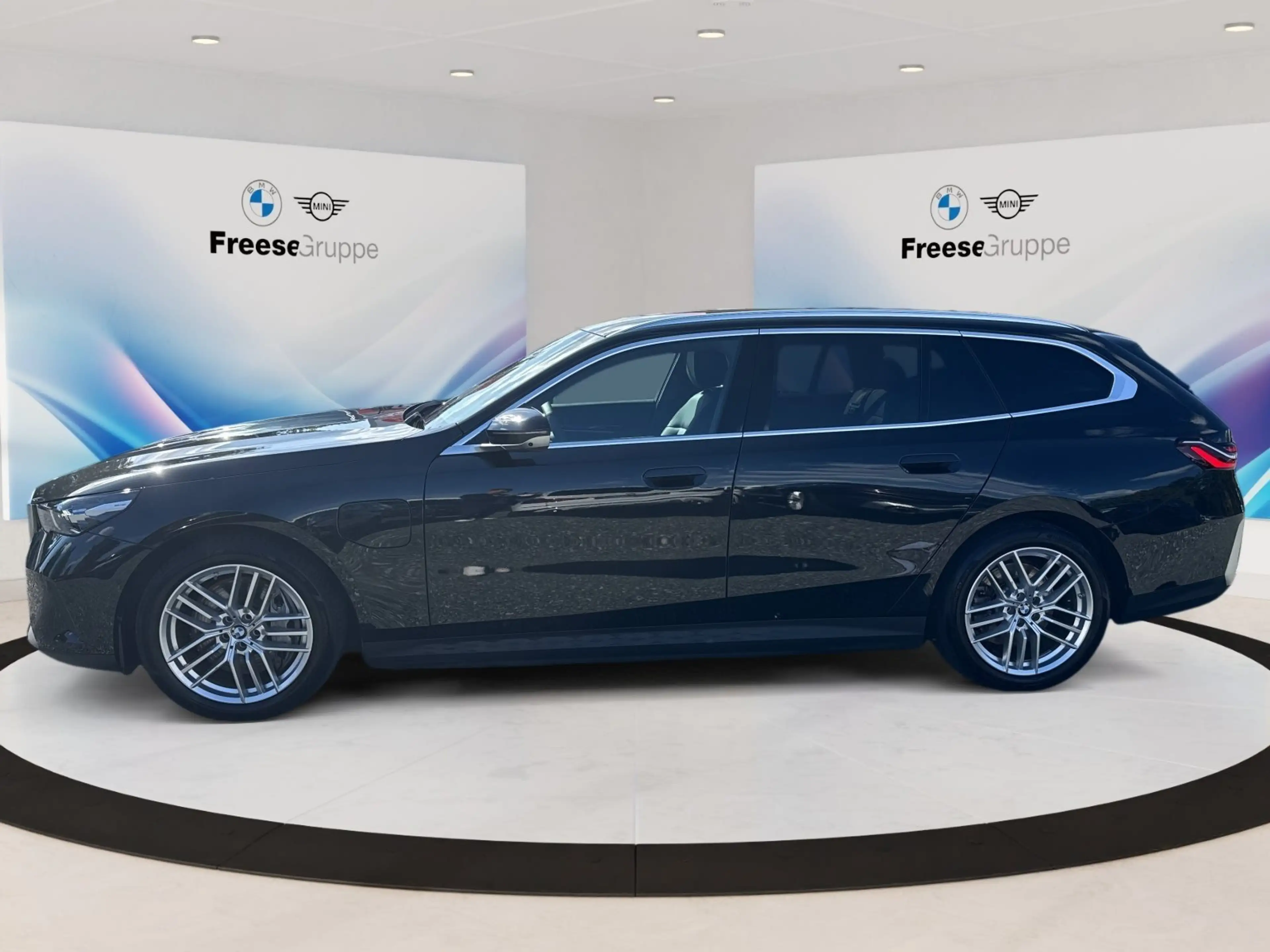BMW 550 e xDrive Touring 360° HEAD-UP SITZBELÜFT RFK — photo 3