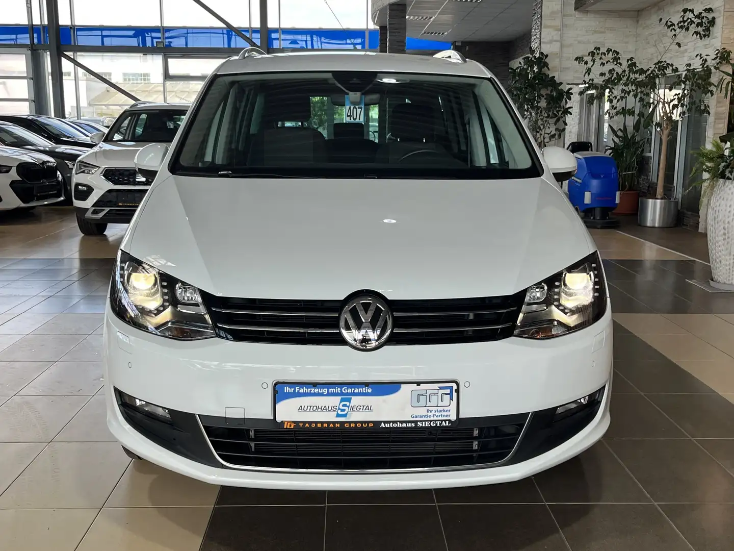 Volkswagen Sharan Comfortline 7-Sitzer Bi-Xenon Standheiz. Weiß - 2