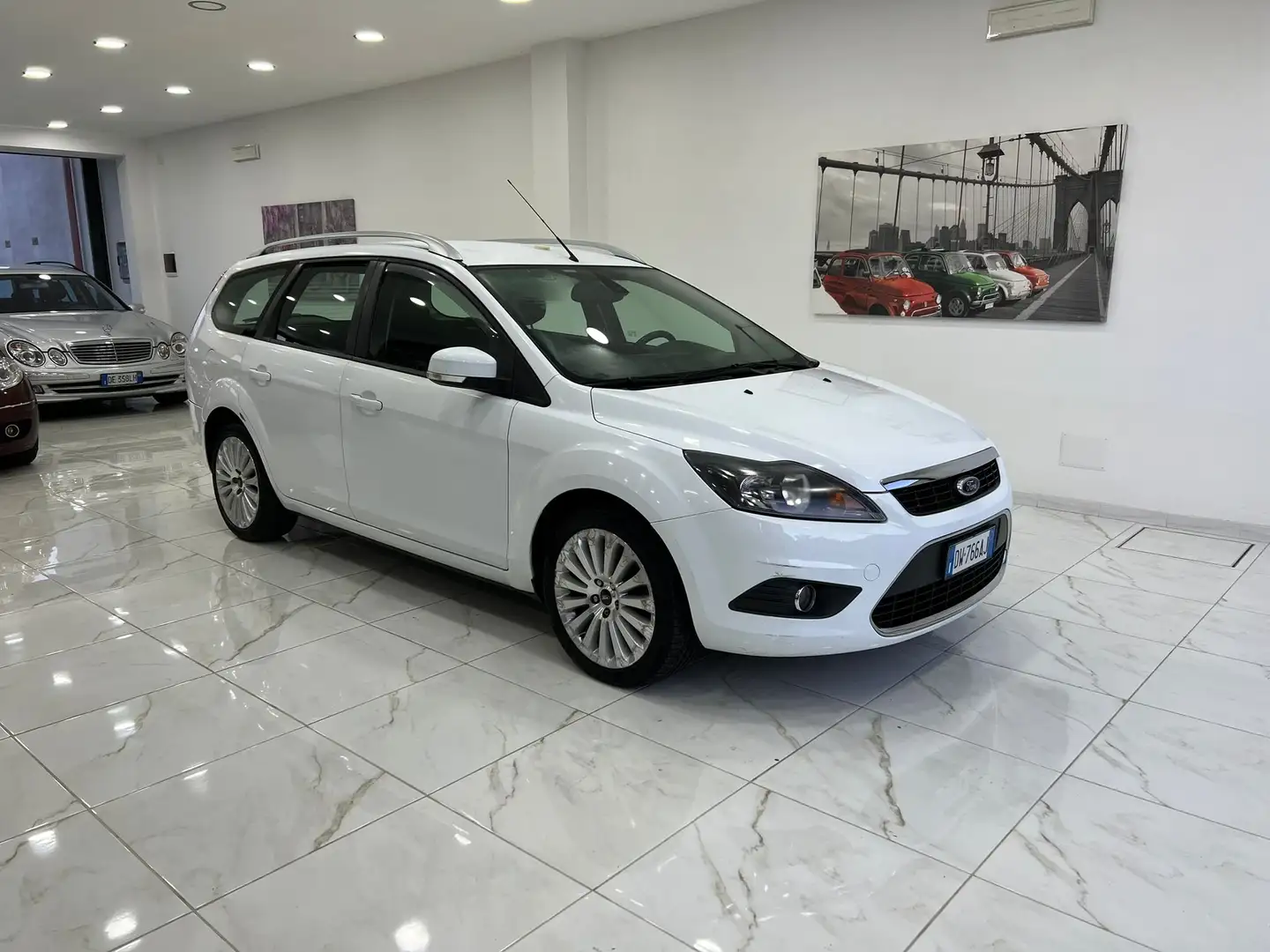 Ford Focus Wagon 2.0 tdci Titanium 136cv CAMBIO AUTOMATICO Weiß - 1