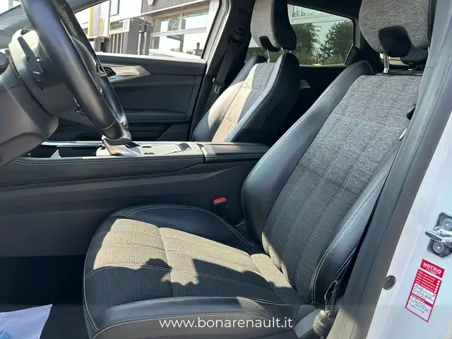 Renault Austral view 6