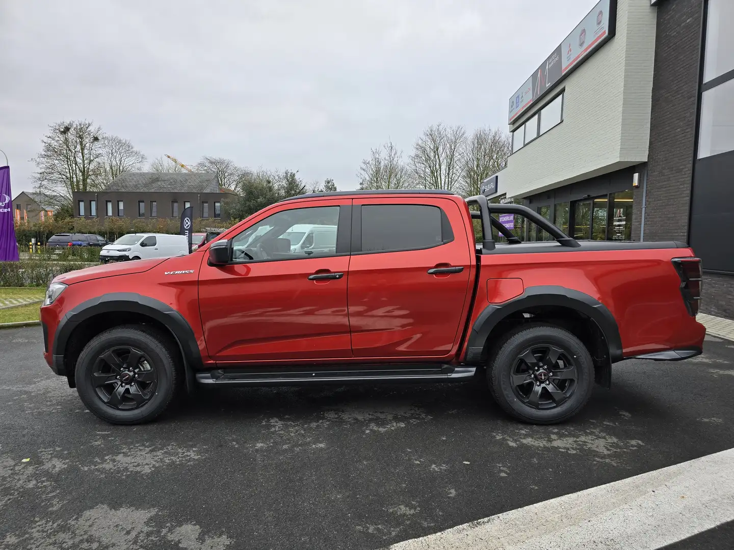 Isuzu D-Max V-CROSS ROLLCOVER DEMO Orange - 2
