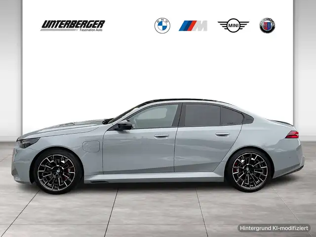 BMW M5 view 3