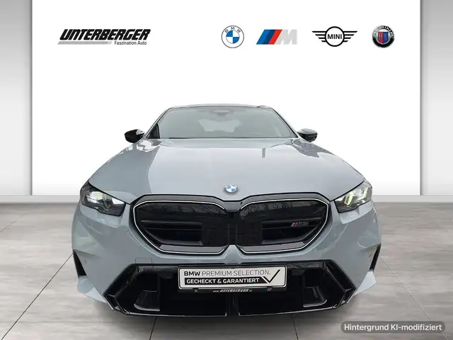 BMW M5 view 2