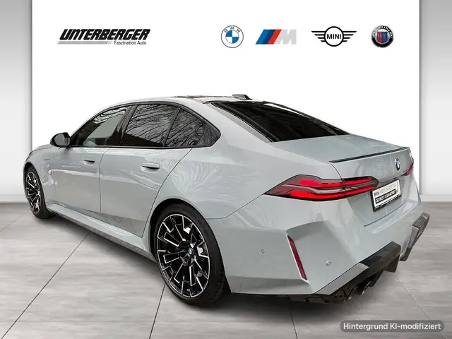 BMW M5 view 4