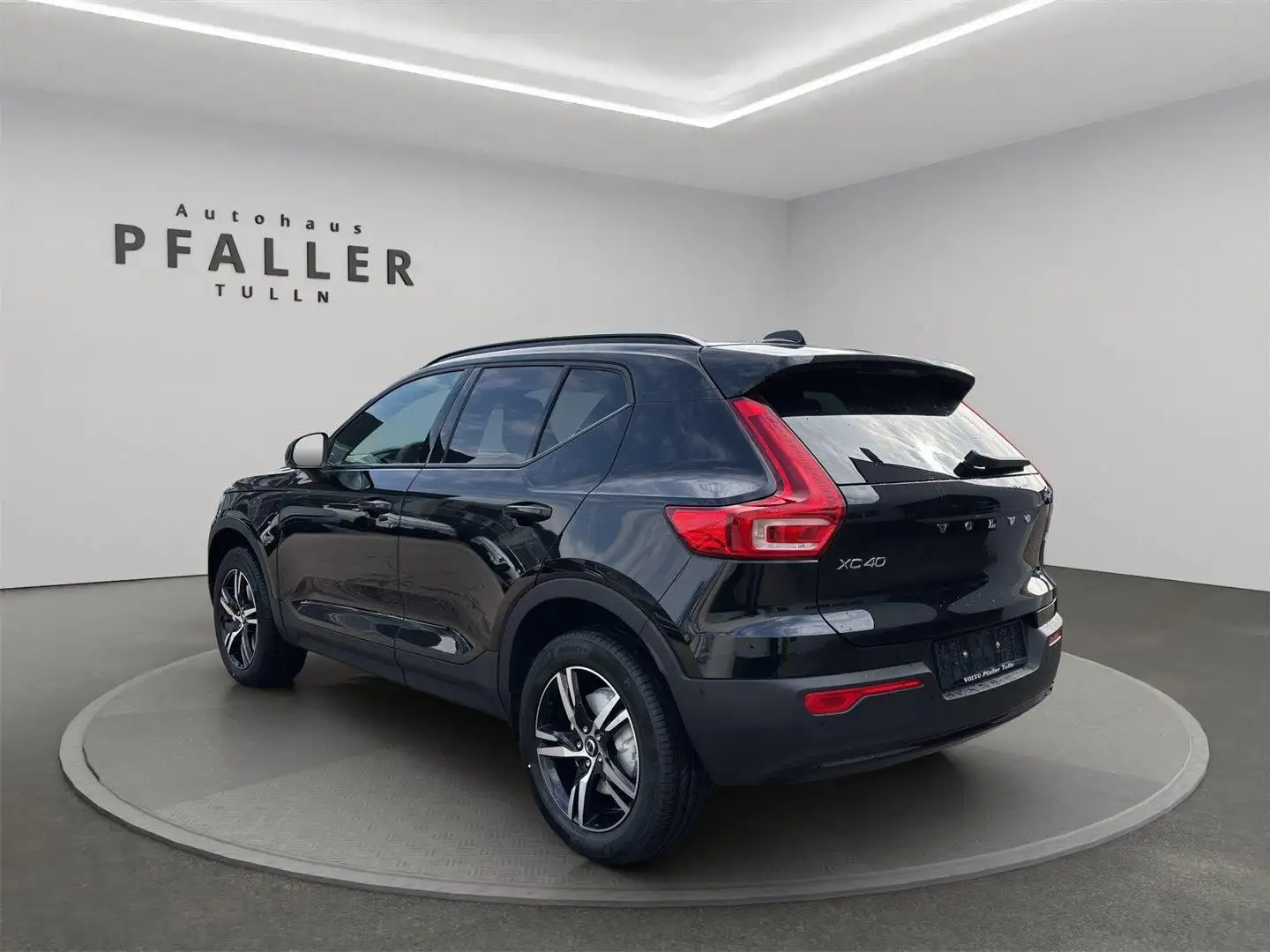 Volvo XC40 B3 Plus Dark 4LIFE Schwarz - 2