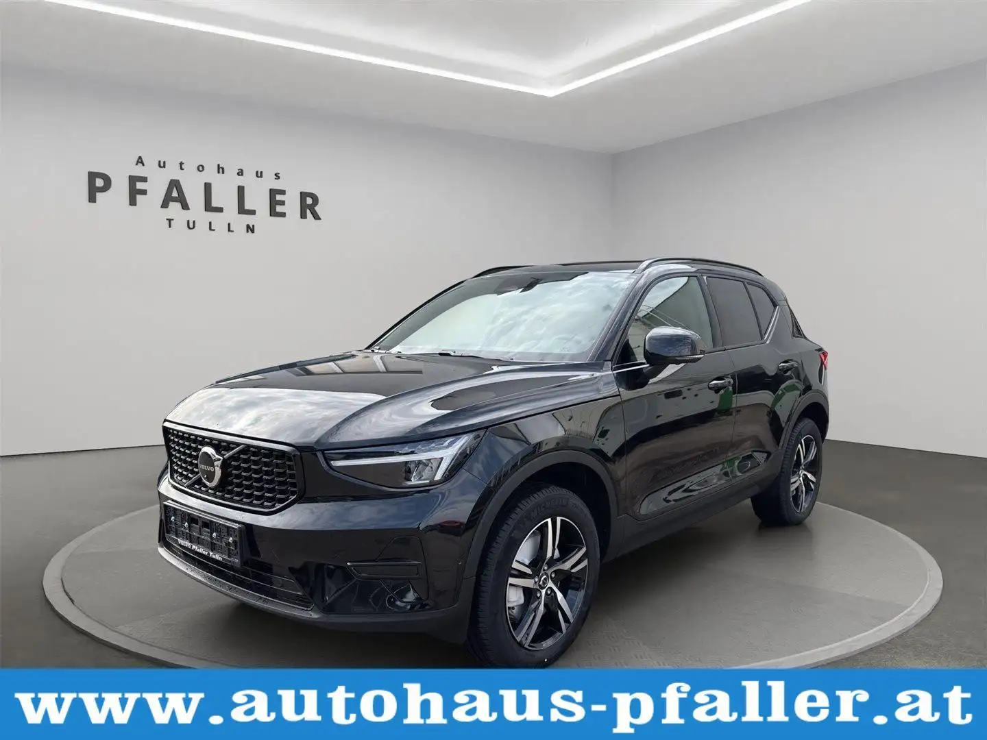 Volvo XC40 B3 Plus Dark 4LIFE Schwarz - 1