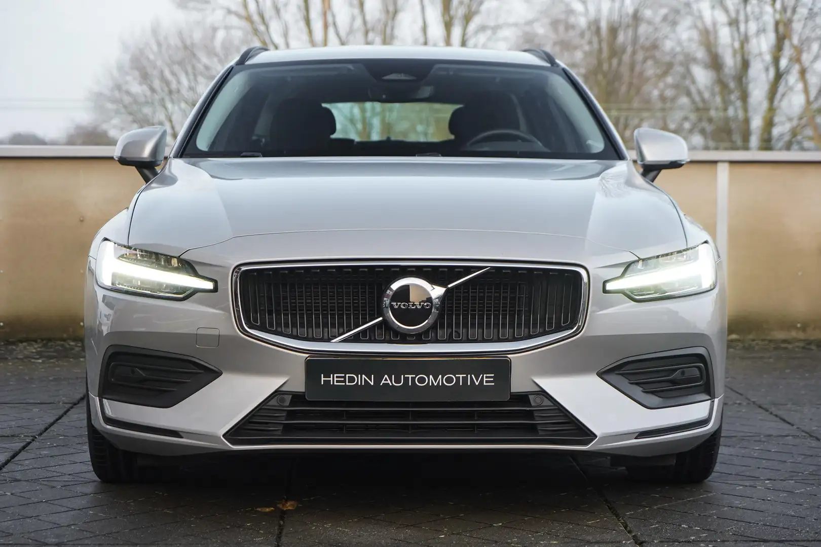 Volvo V60 2.0 B3 Core | Adaptive Cruise | BLIS | Stoelverwar Grau - 2